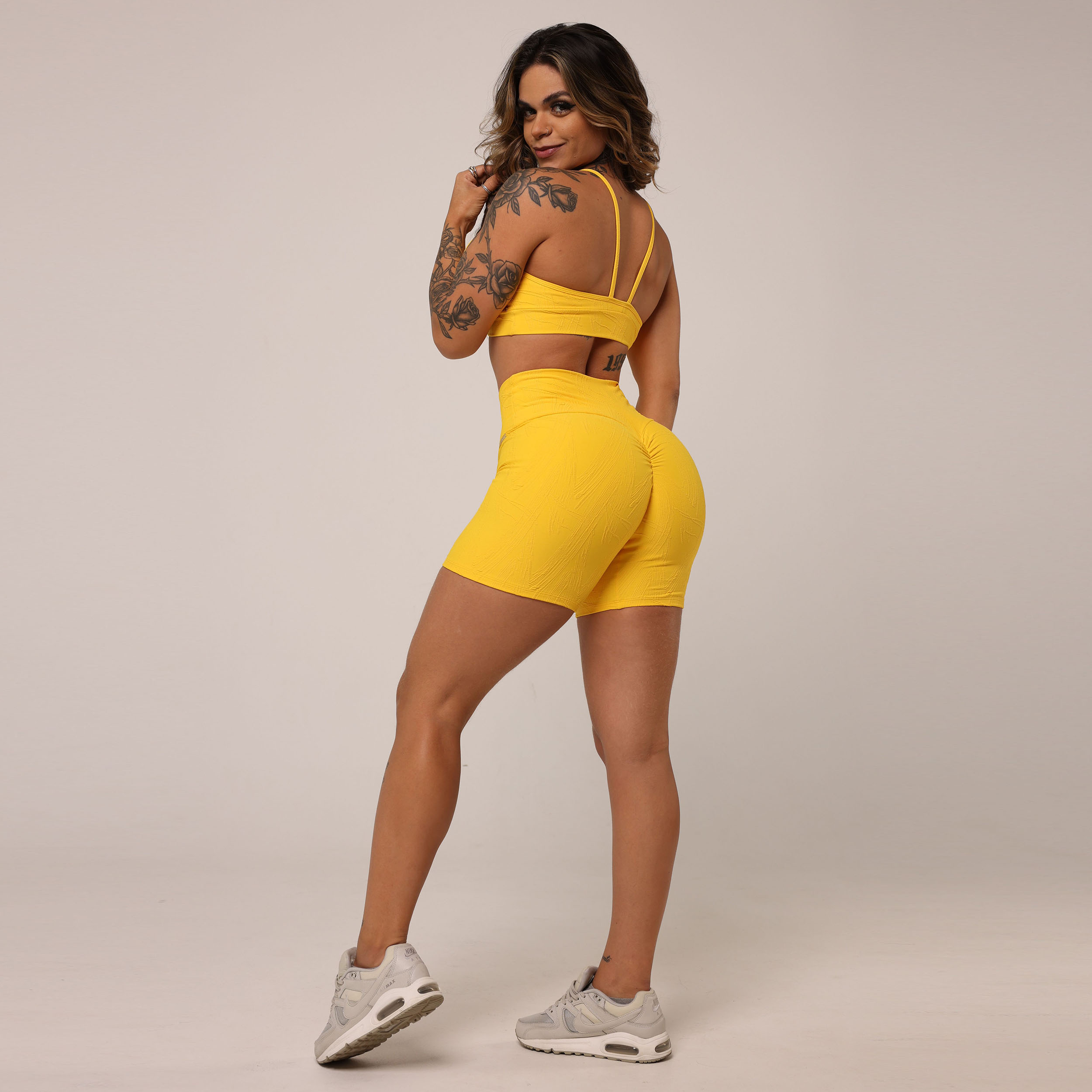 SHORT EMPINA BUMBUM JACQUARD GRAFIATO HONEY - Imagem 6