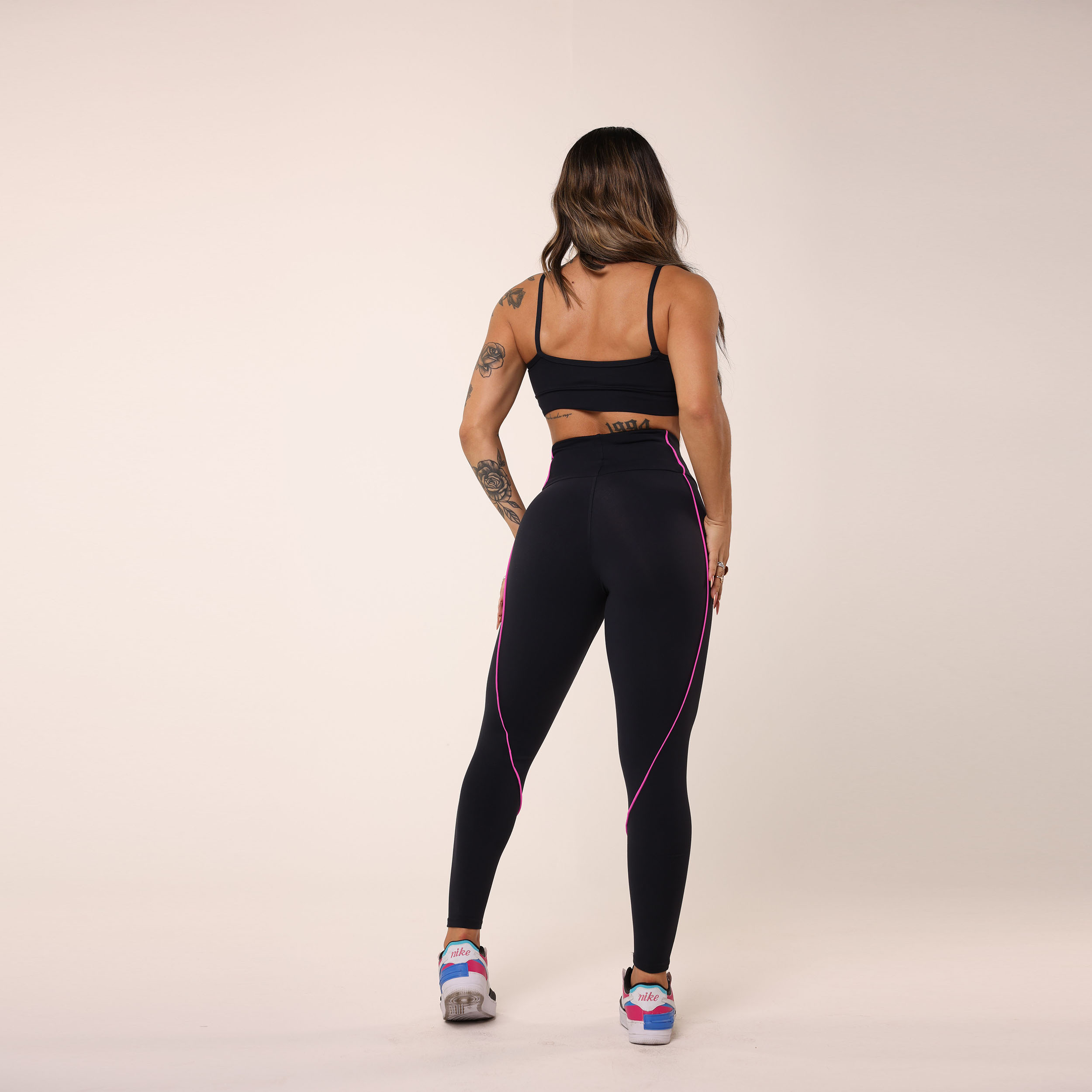 LEGGING HOPE COMUM PRETA COM AMARELO NEON E VIOLETA - Imagem 11