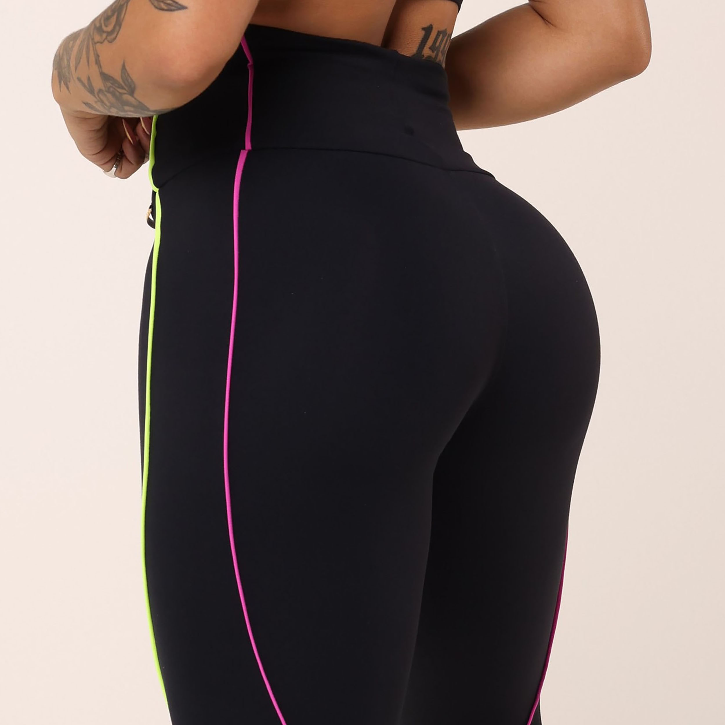 LEGGING HOPE COMUM PRETA COM AMARELO NEON E VIOLETA - Imagem 3