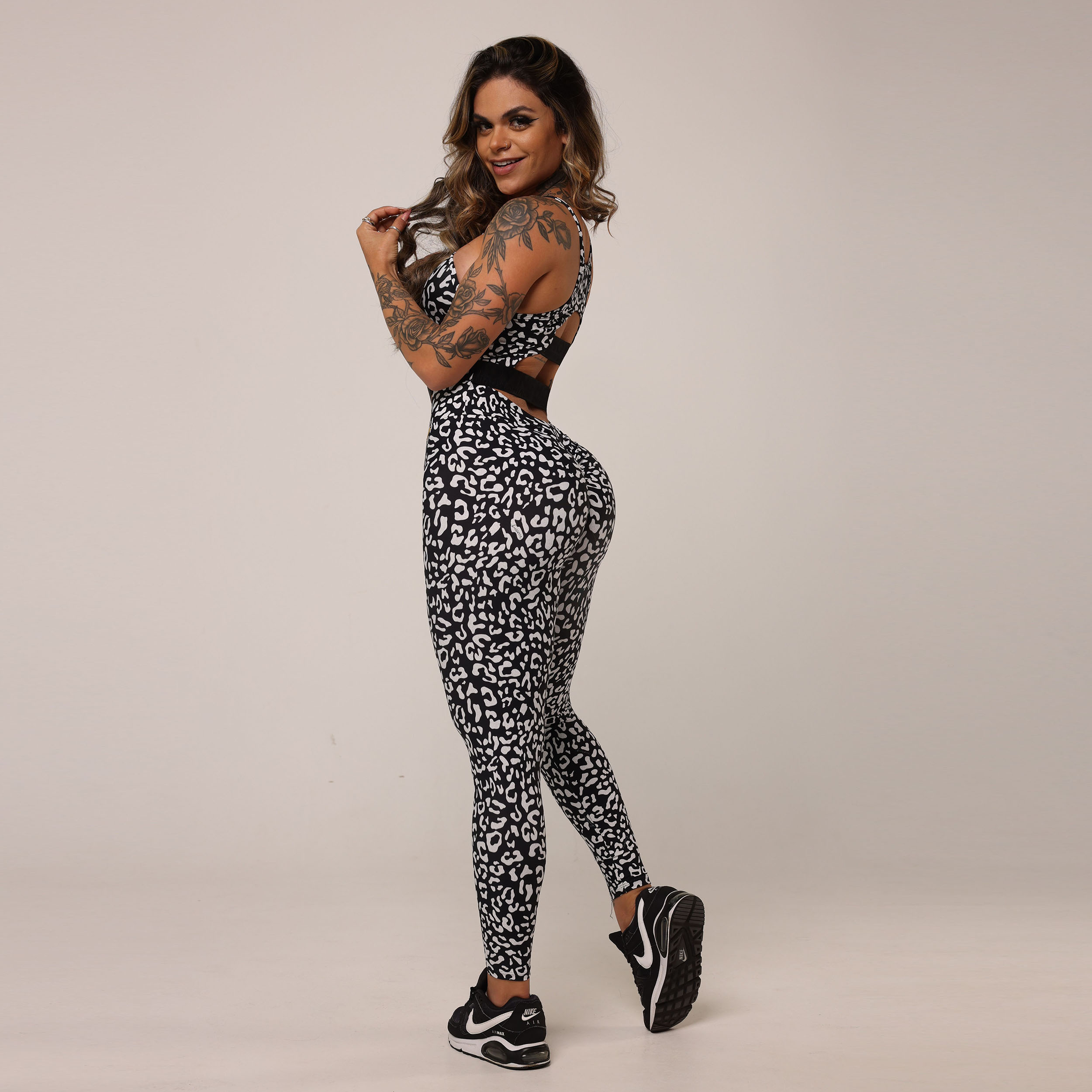 MACACÃO PARTY EMPINA BUMBUM BLACK COAT EXCLUSIVO - Imagem 6