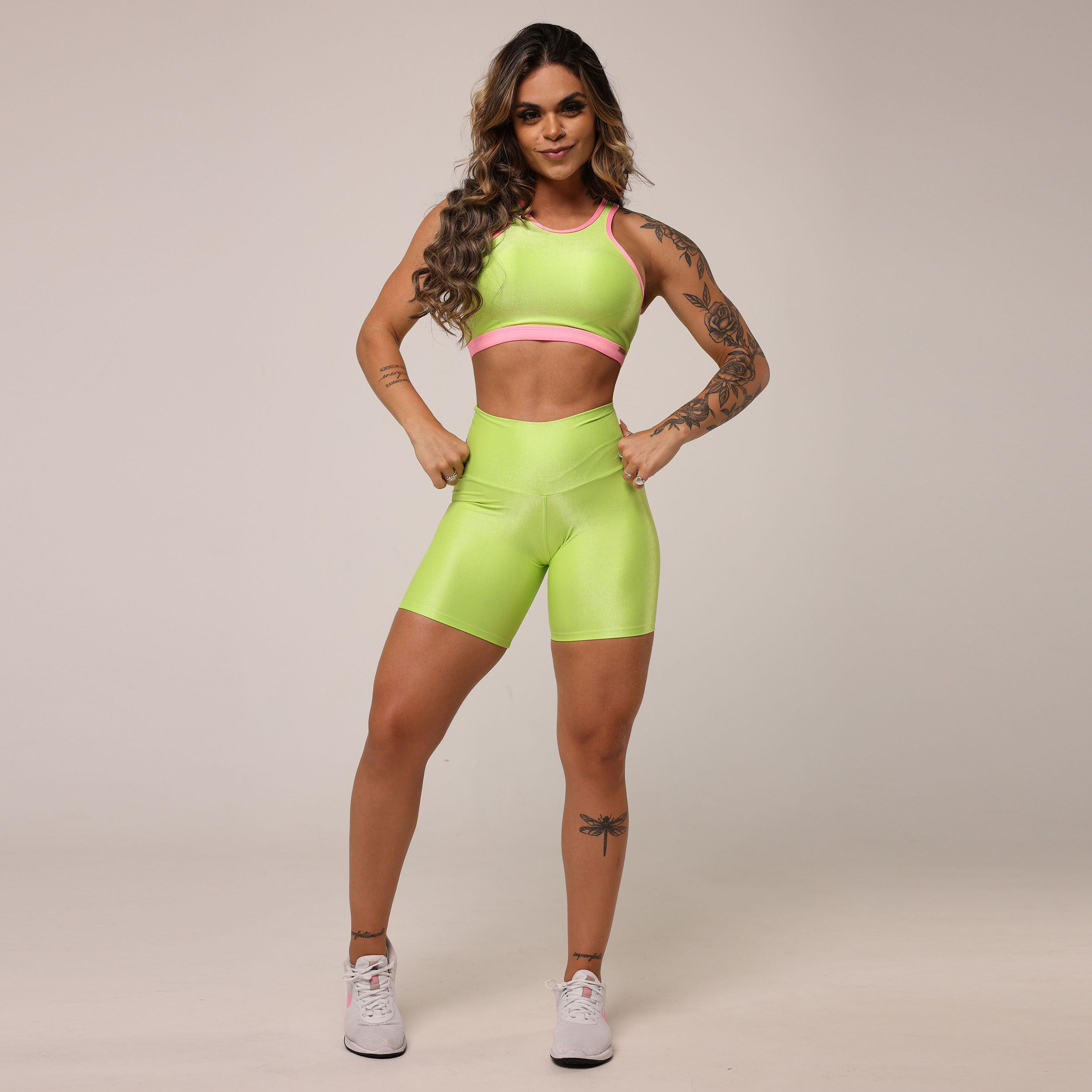 SHORT EMPINA BUMBUM GLOSSY LIMA - Imagem 7