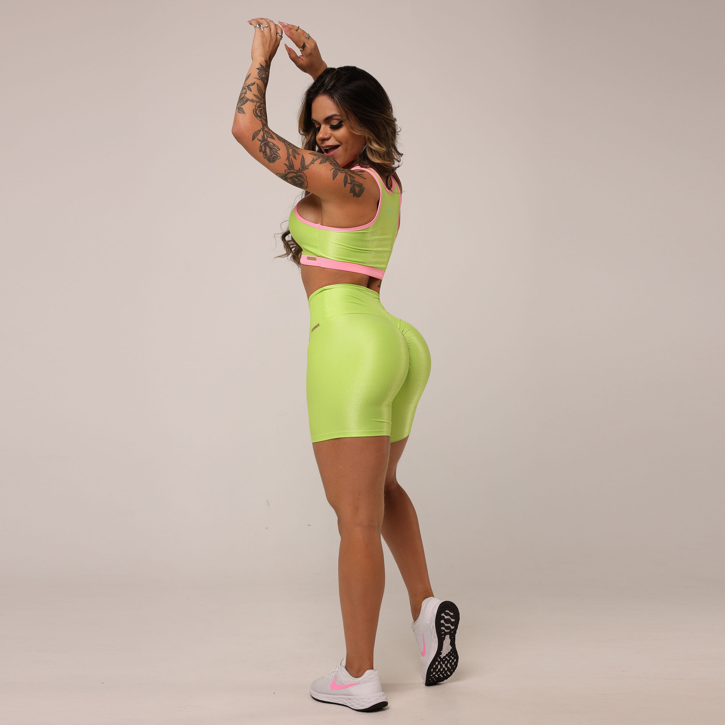 SHORT EMPINA BUMBUM GLOSSY LIMA - Imagem 9