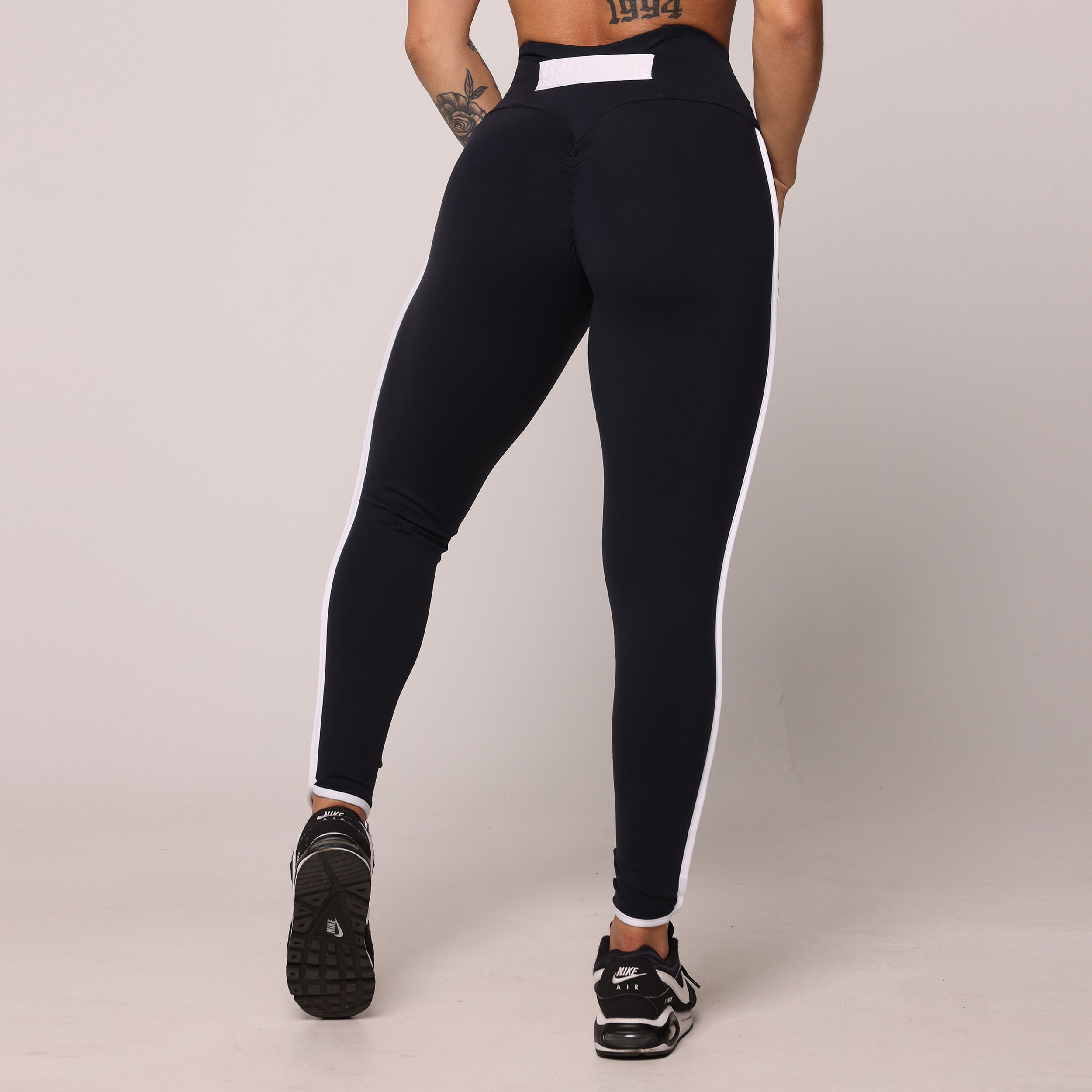 LEGGING BELT EMPINA BUMBUM PRETA COM ELÁSTICO BRANCO - Imagem 3