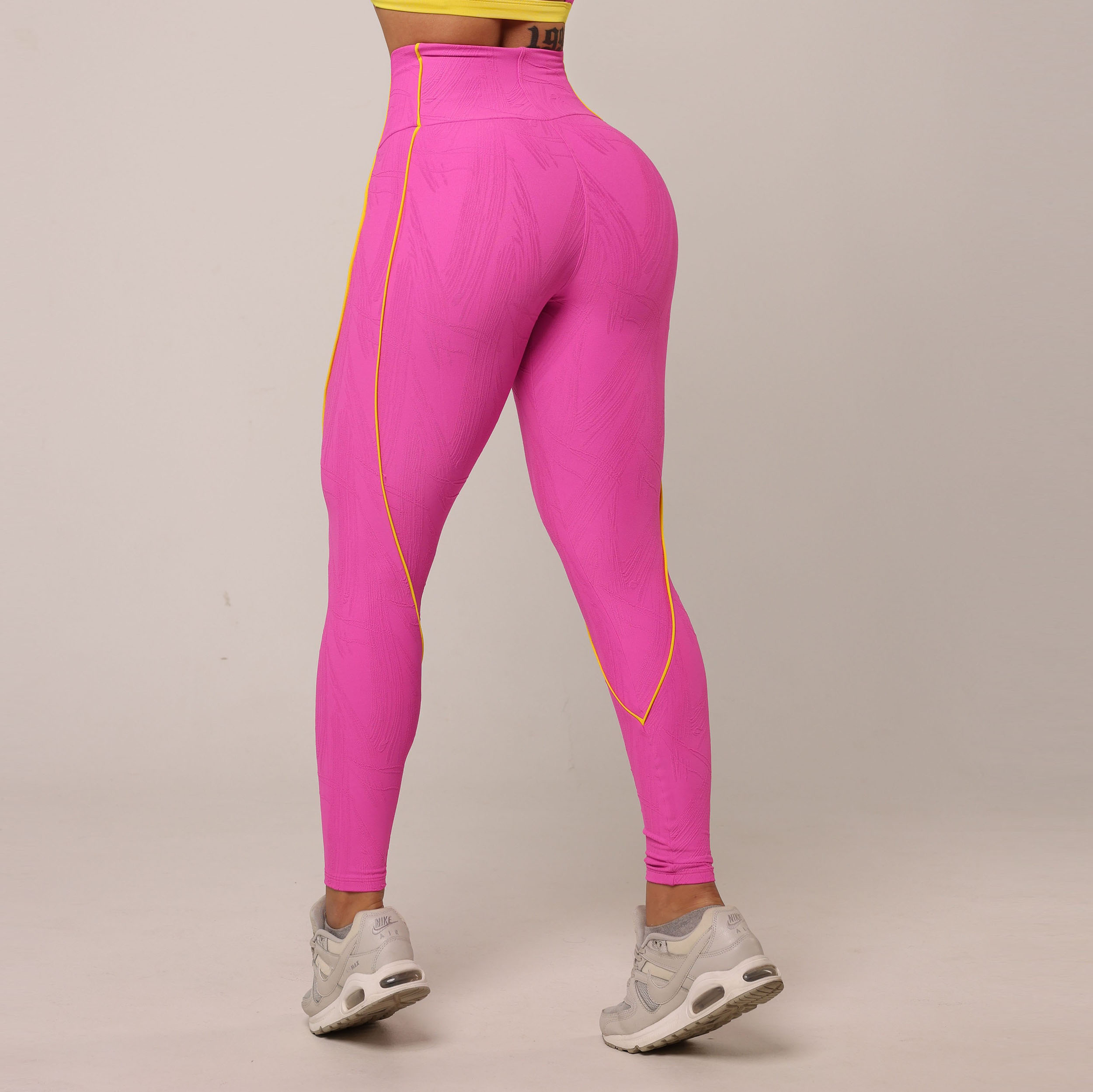 LEGGING HOPE COMUM JACQUARD GRAFIATO ROSA BARBIE - Imagem 4