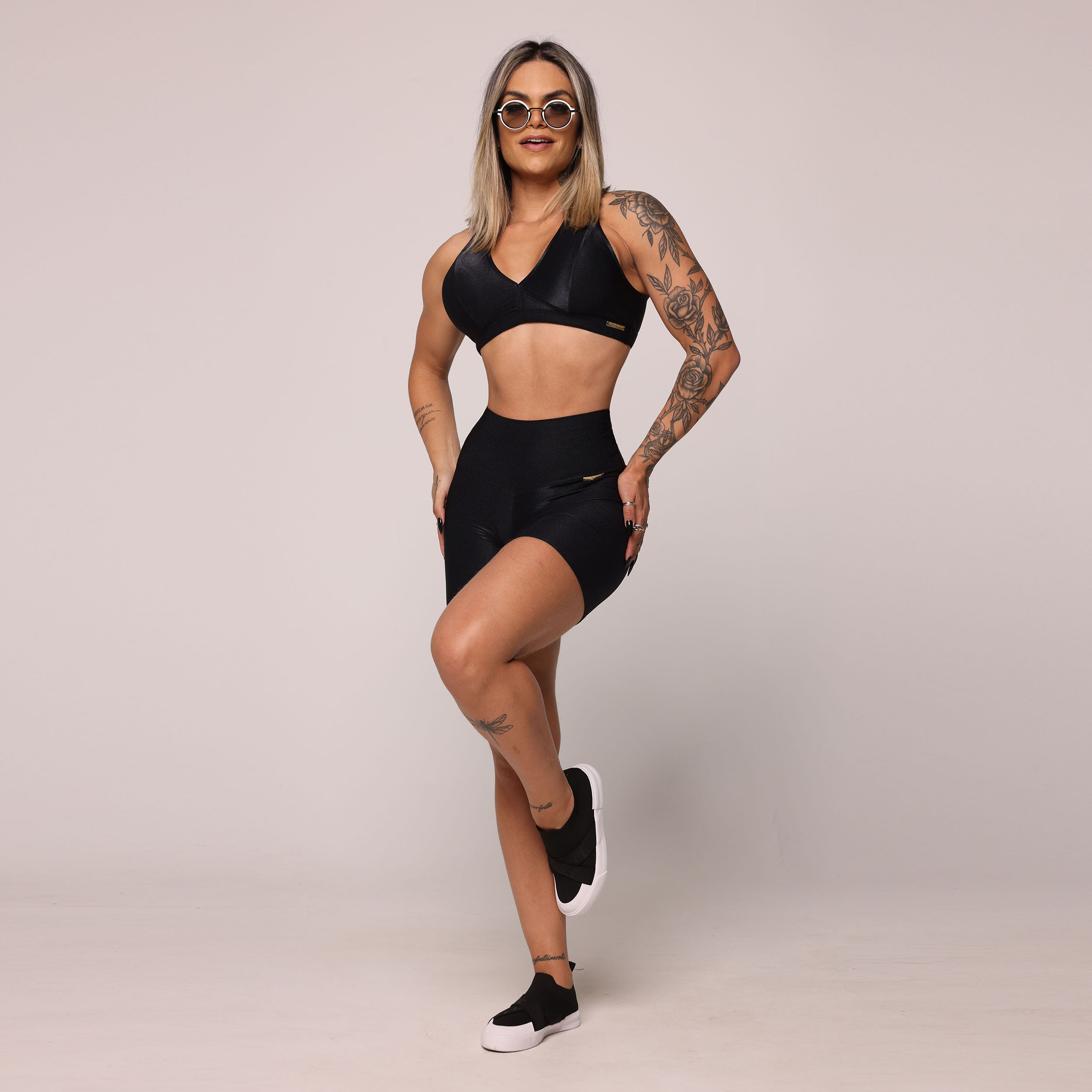 SHORT EMPINA BUMBUM GLOSSY PRETO - Imagem 7