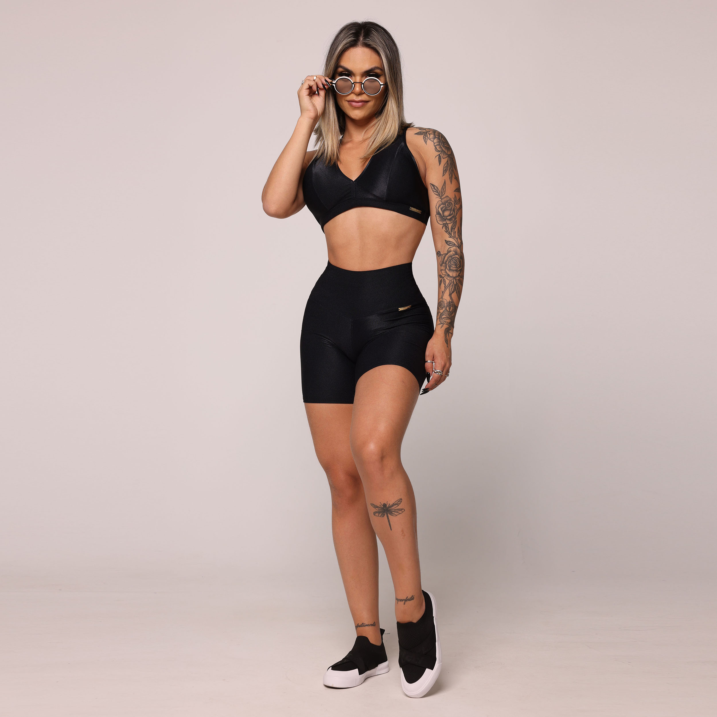 SHORT EMPINA BUMBUM GLOSSY PRETO - Imagem 9