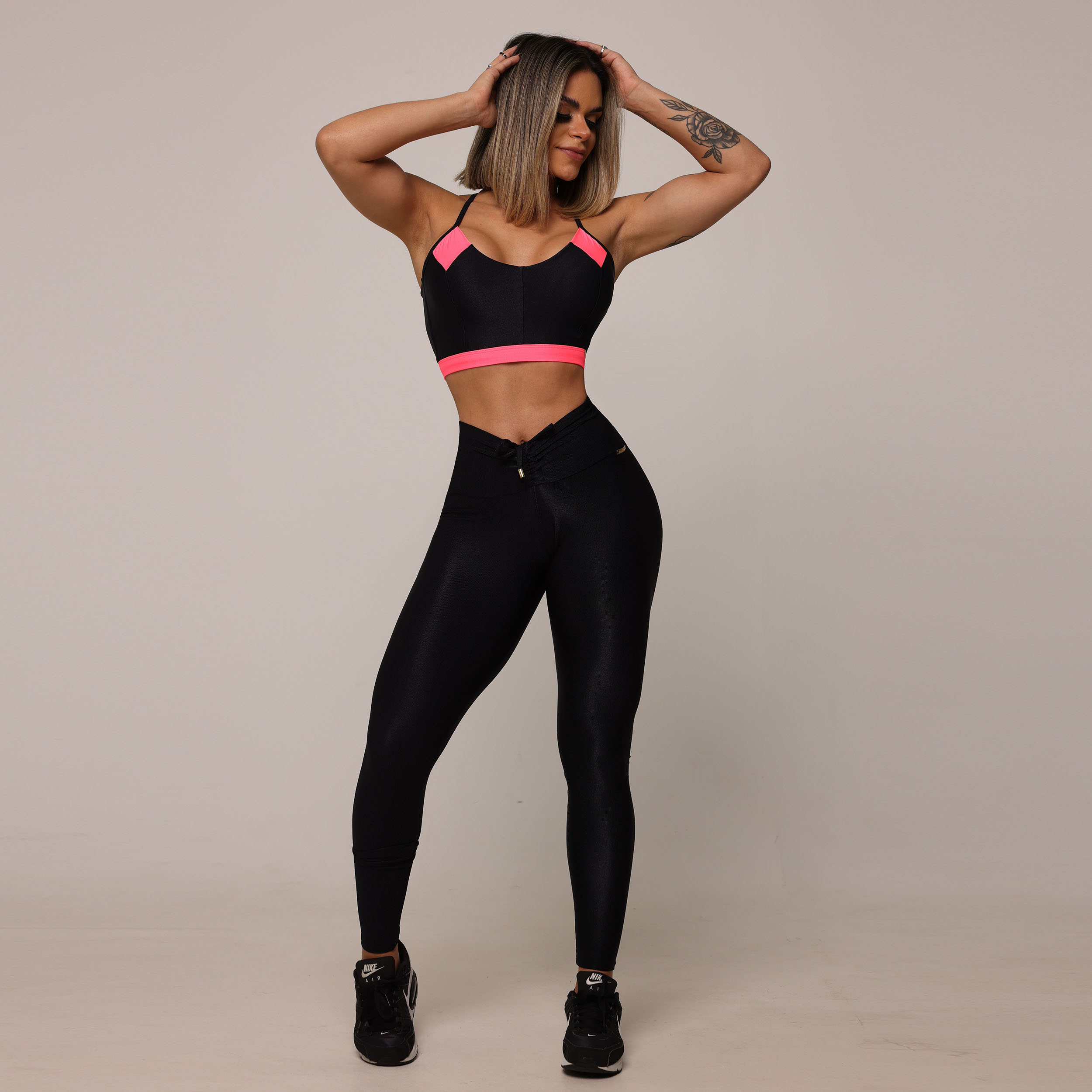 TOP LONDON GLOSSY PRETO COM ROSA FLÚOR - Imagem 5