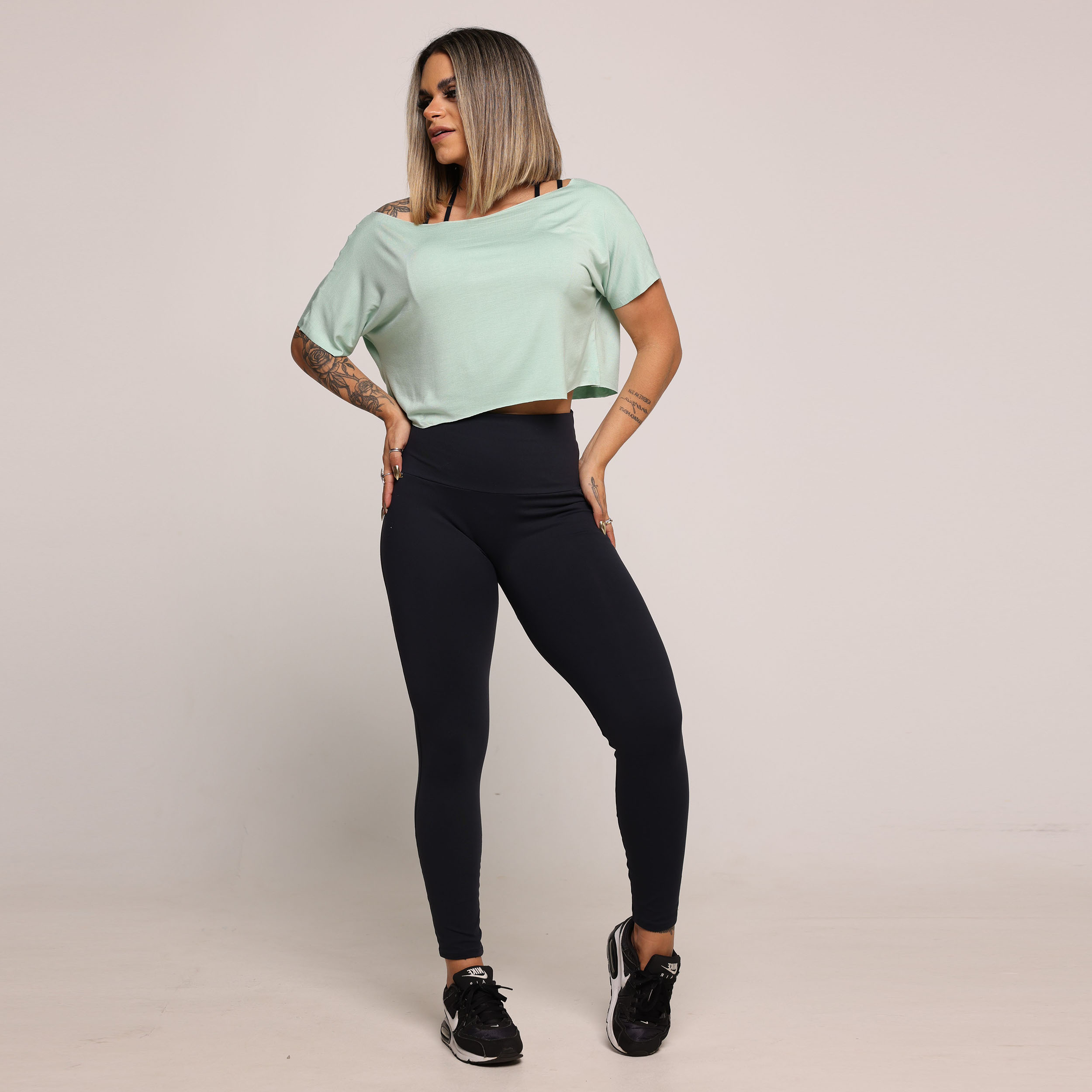 CROPPED OMBRO A OMBRO DE VISCOSE MENTA - Imagem 3