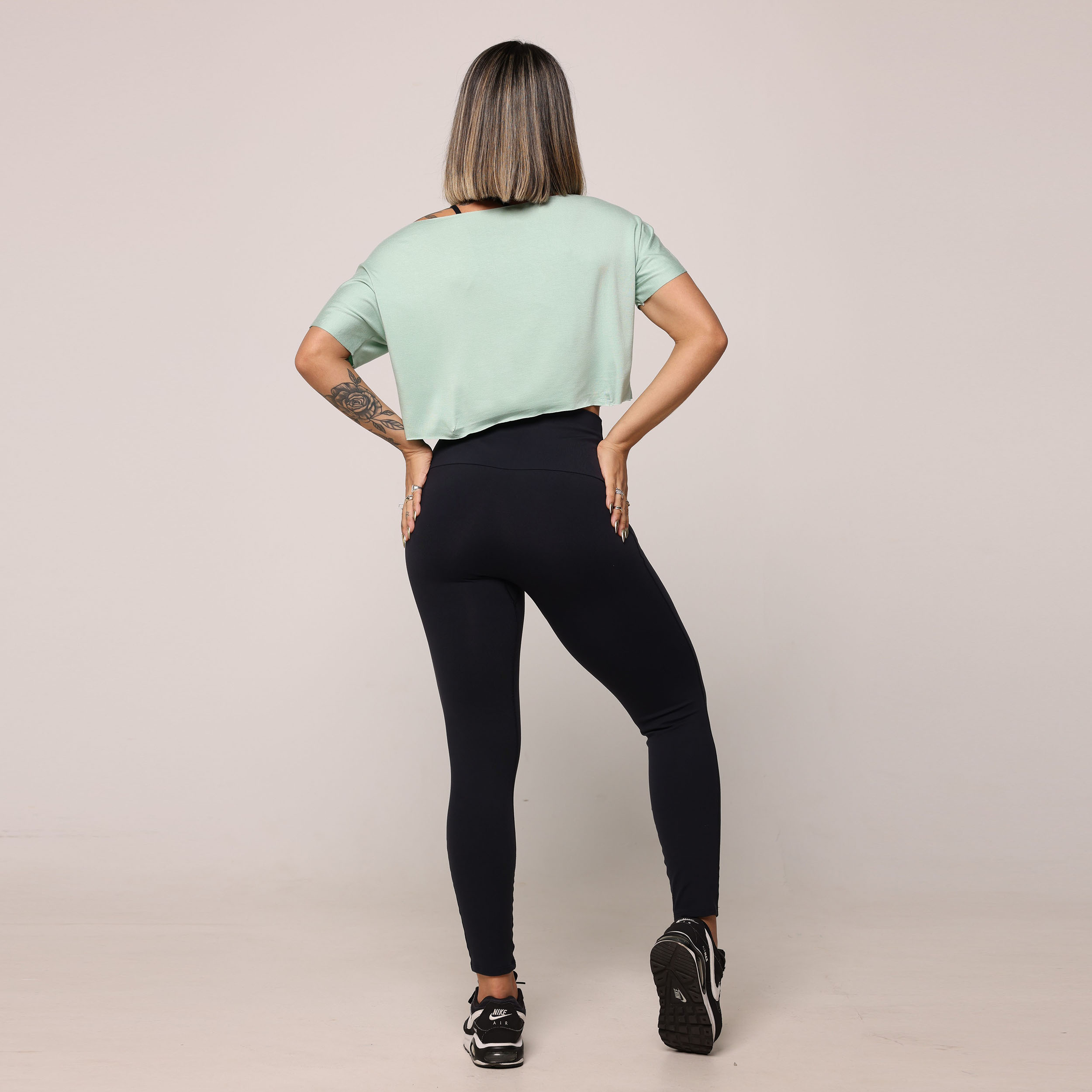 CROPPED OMBRO A OMBRO DE VISCOSE MENTA - Imagem 4