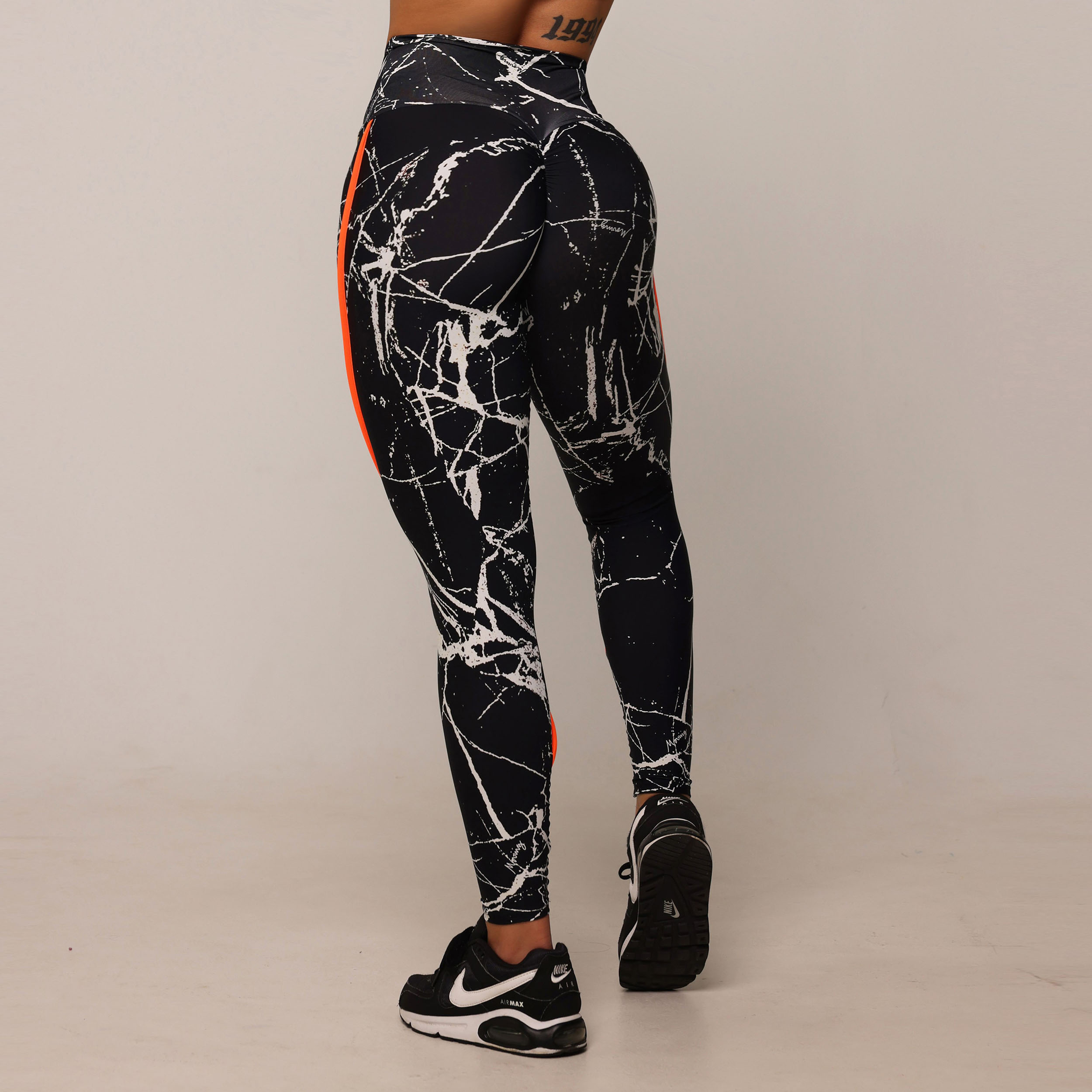 LEGGING RECORTE EMPINA BUMBUM WHITE VEIN EXCLUSIVA - Imagem 4