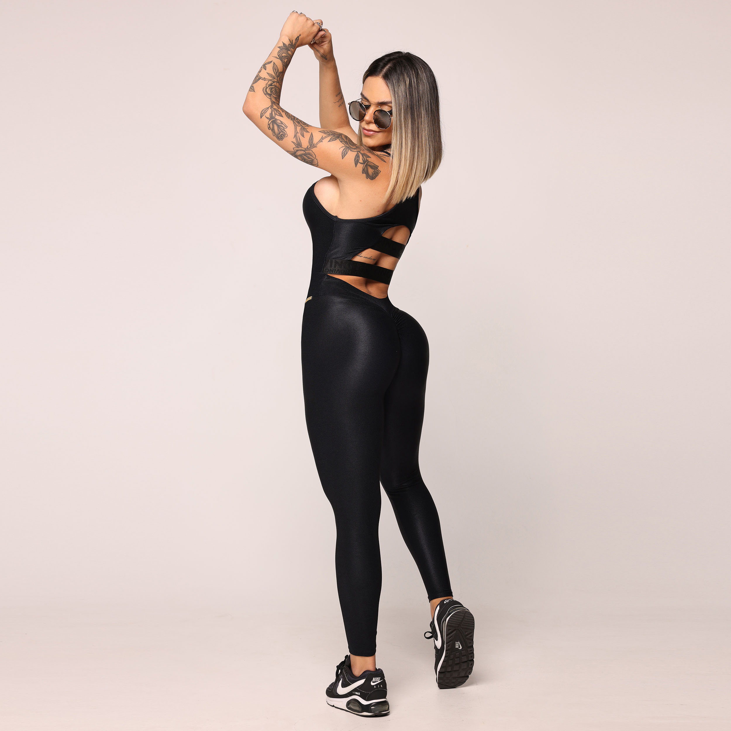 MACACÃO PARTY EMPINA BUMBUM GLOSSY PRETO - Imagem 8