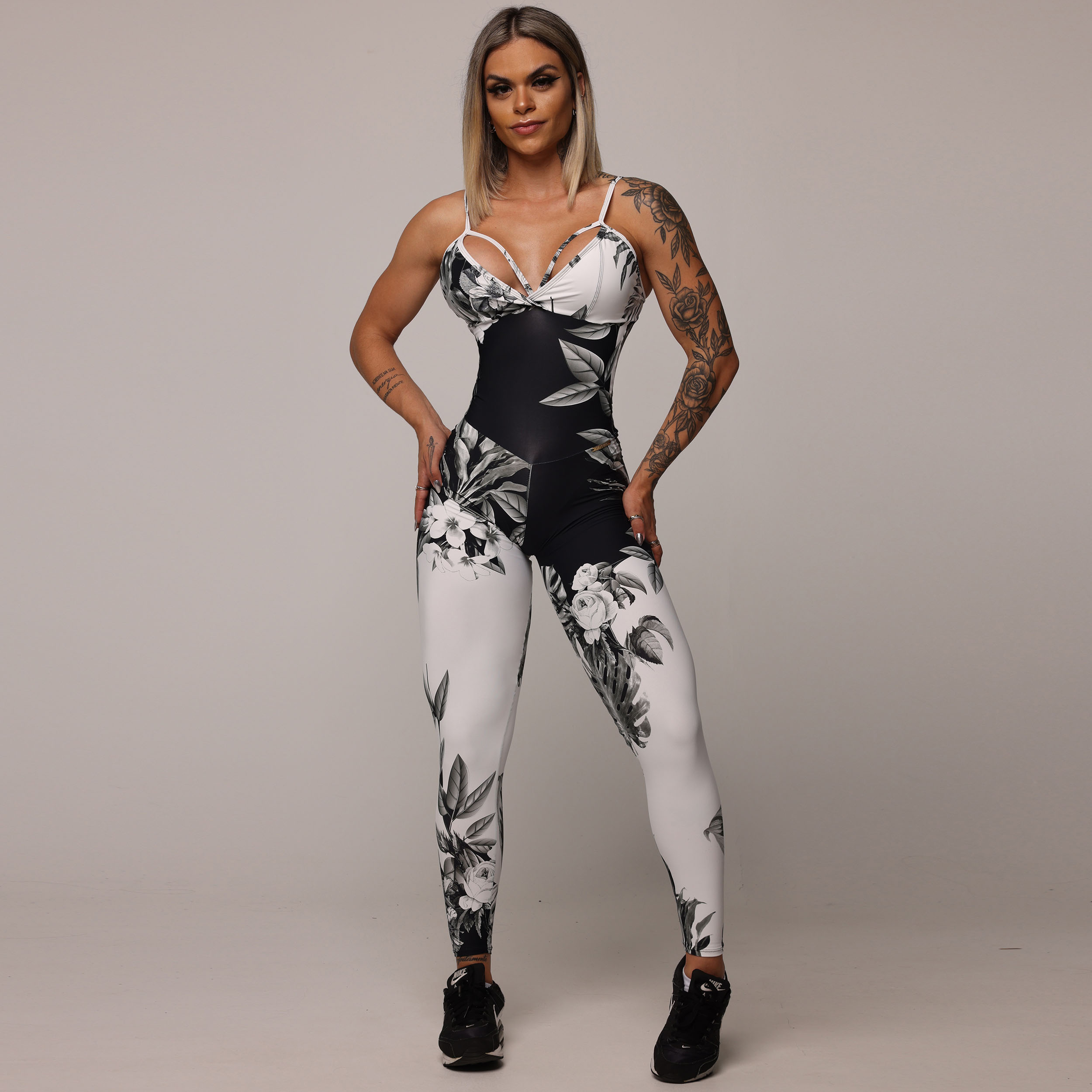 MACACÃO STRAPPY EMPINA BUMBUM FLORESTA NEGRA - Imagem 3