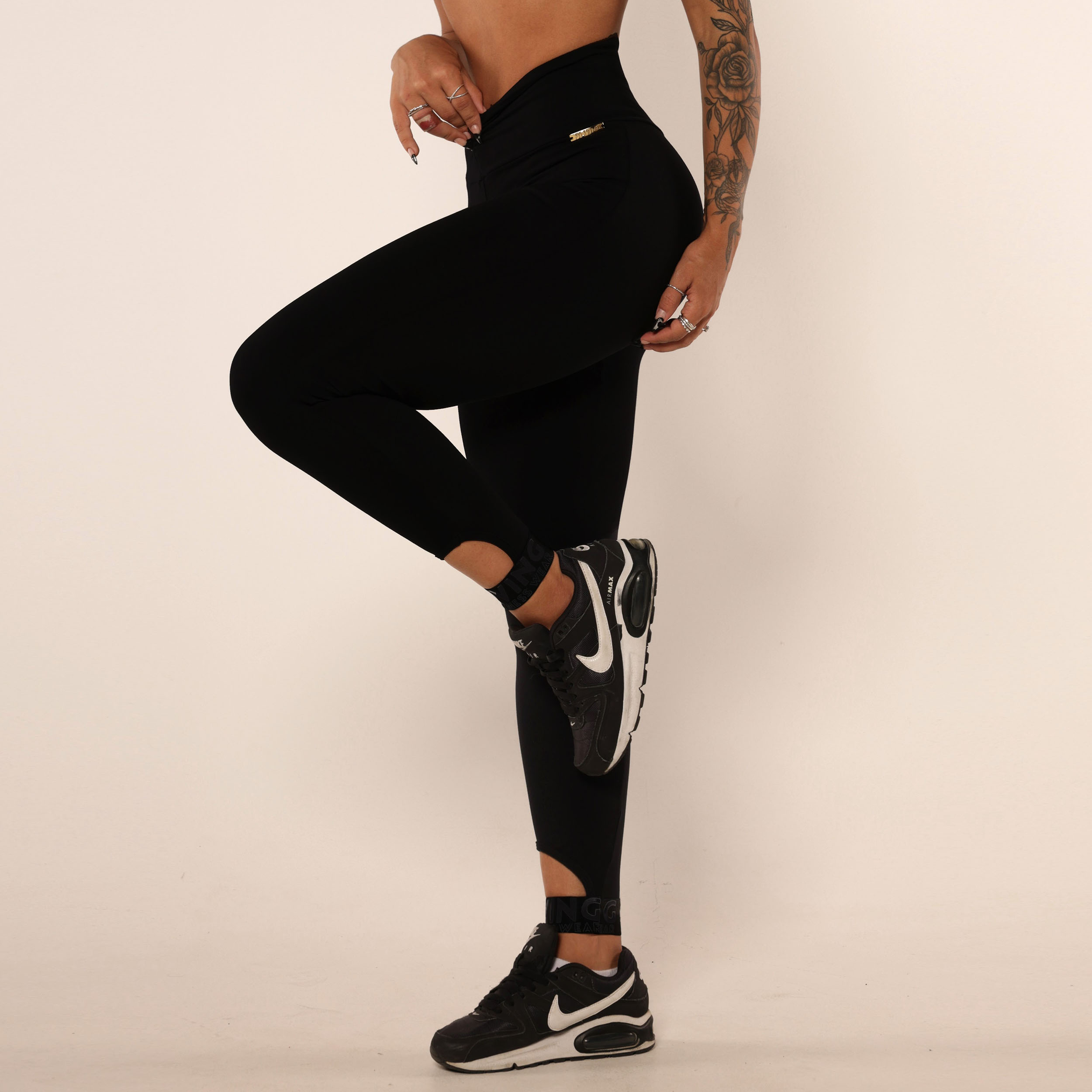 LEGGING INSIDE EMPINA BUMBUM PRETA COM ELÁSTICO PRETO ABSOLUTO - Imagem 3