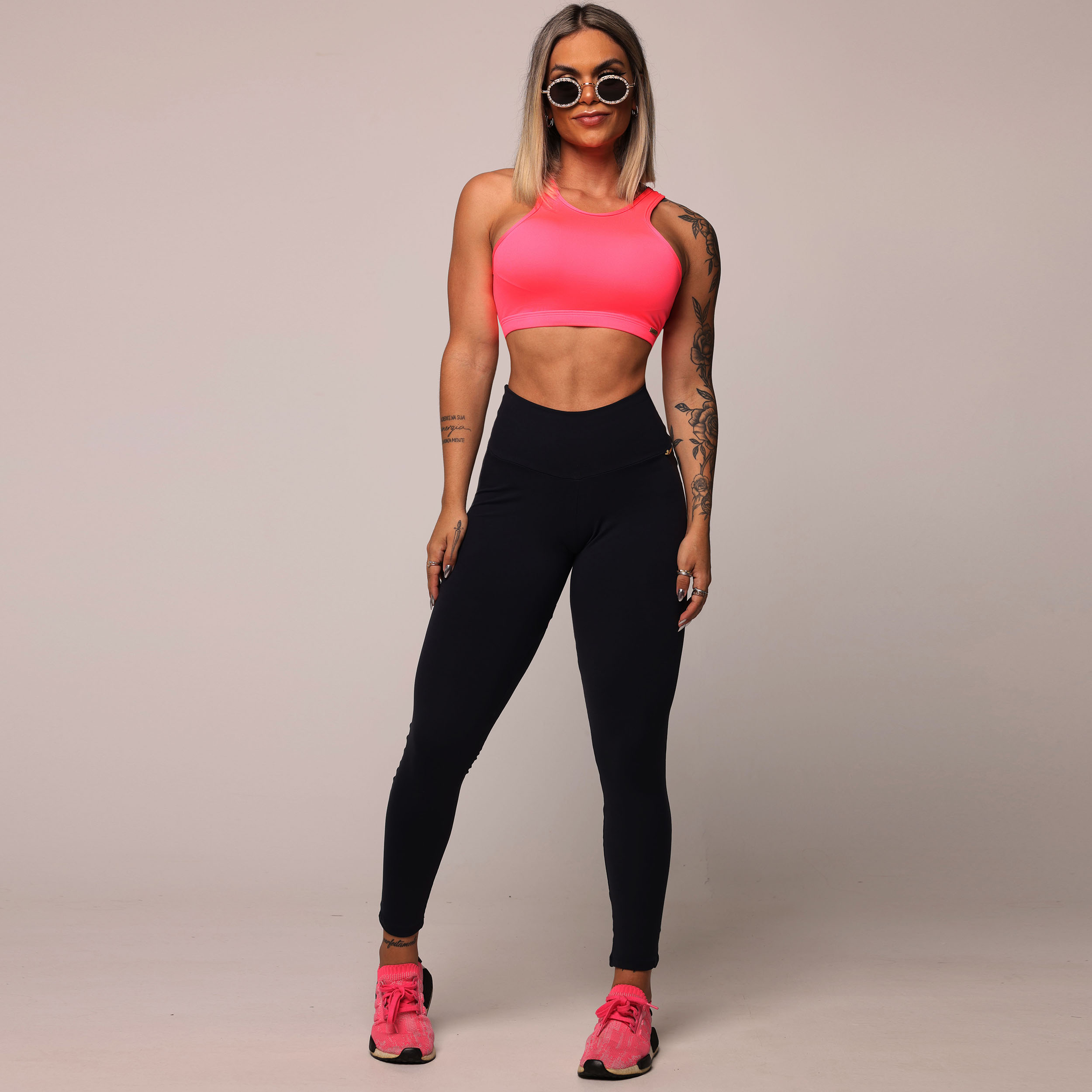 LEGGING INTENSE EMPINA BUMBUM PRETA COM ELASTICO ROSA NEON - Imagem 5