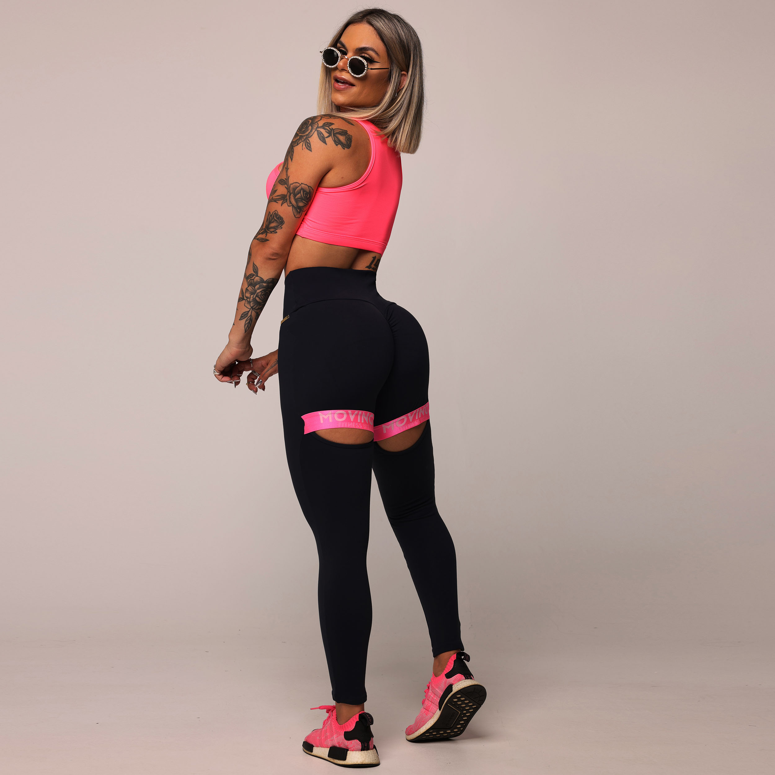 LEGGING INTENSE EMPINA BUMBUM PRETA COM ELASTICO ROSA NEON - Imagem 7