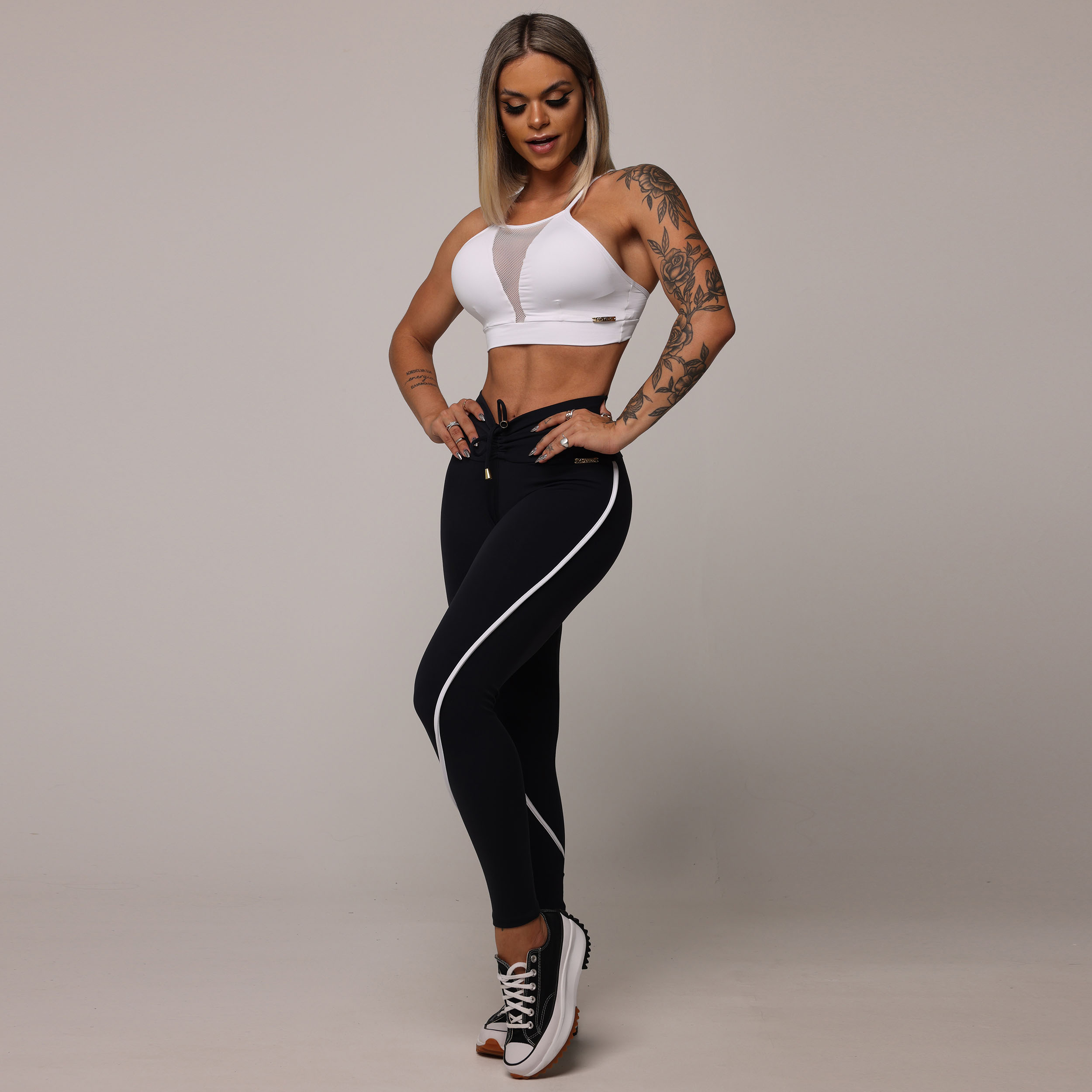 LEGGING RECORTE EMPINA BUMBUM PRETA COM BRANCO - Imagem 7