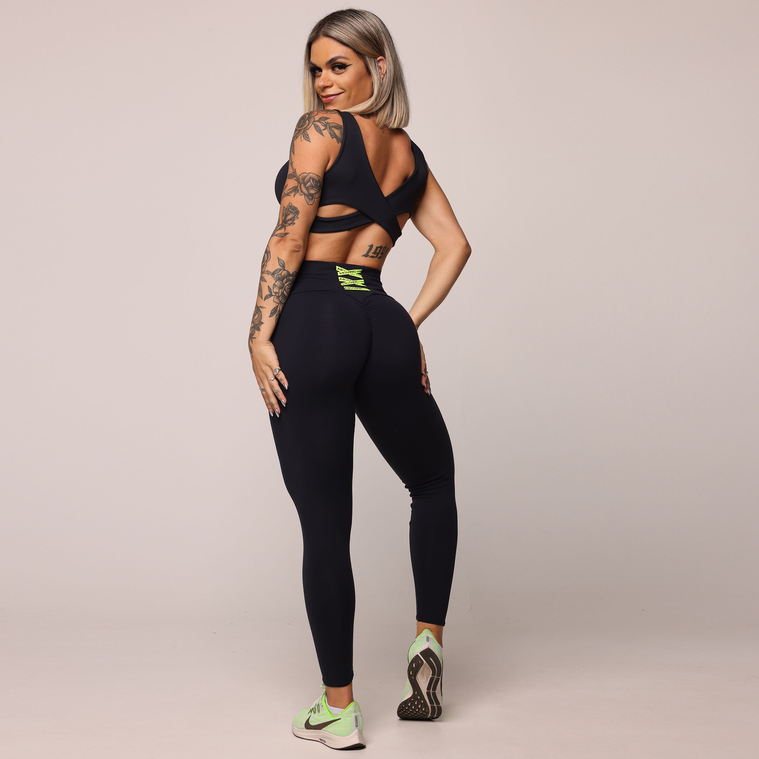 LEGGING TREND EMPINA BUMBUM PRETA COM AMARELO NEON - Imagem 9