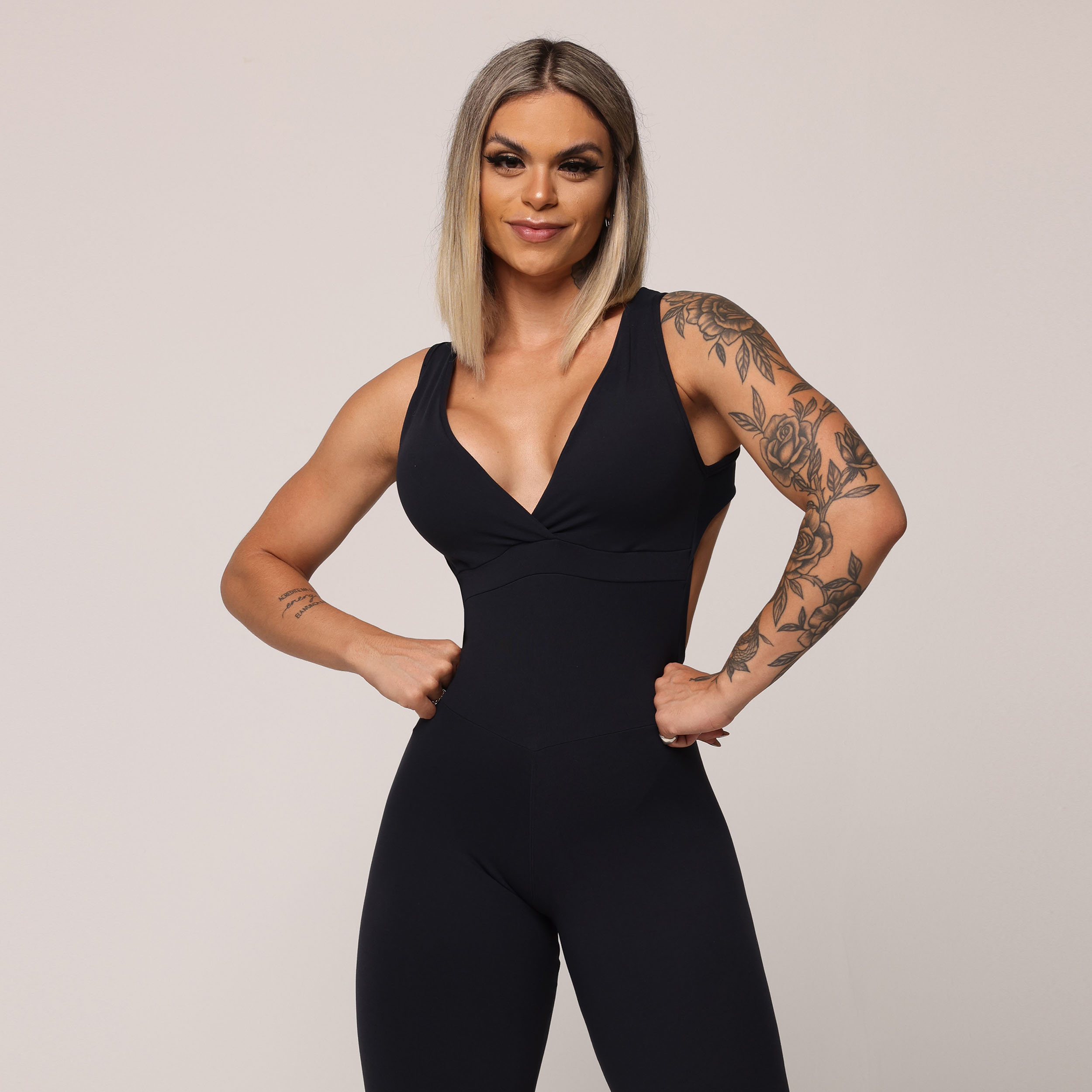 MACACÃO NOCAUTE EMPINA BUMBUM PRETO COM ELÁSTICO NUDE - Imagem 4