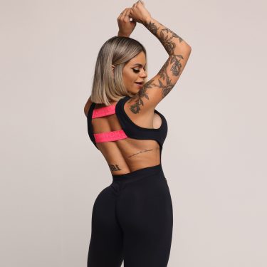 MACACÃO NOCAUTE EMPINA BUMBUM PRETO COM ELÁSTICO ROSA NEON