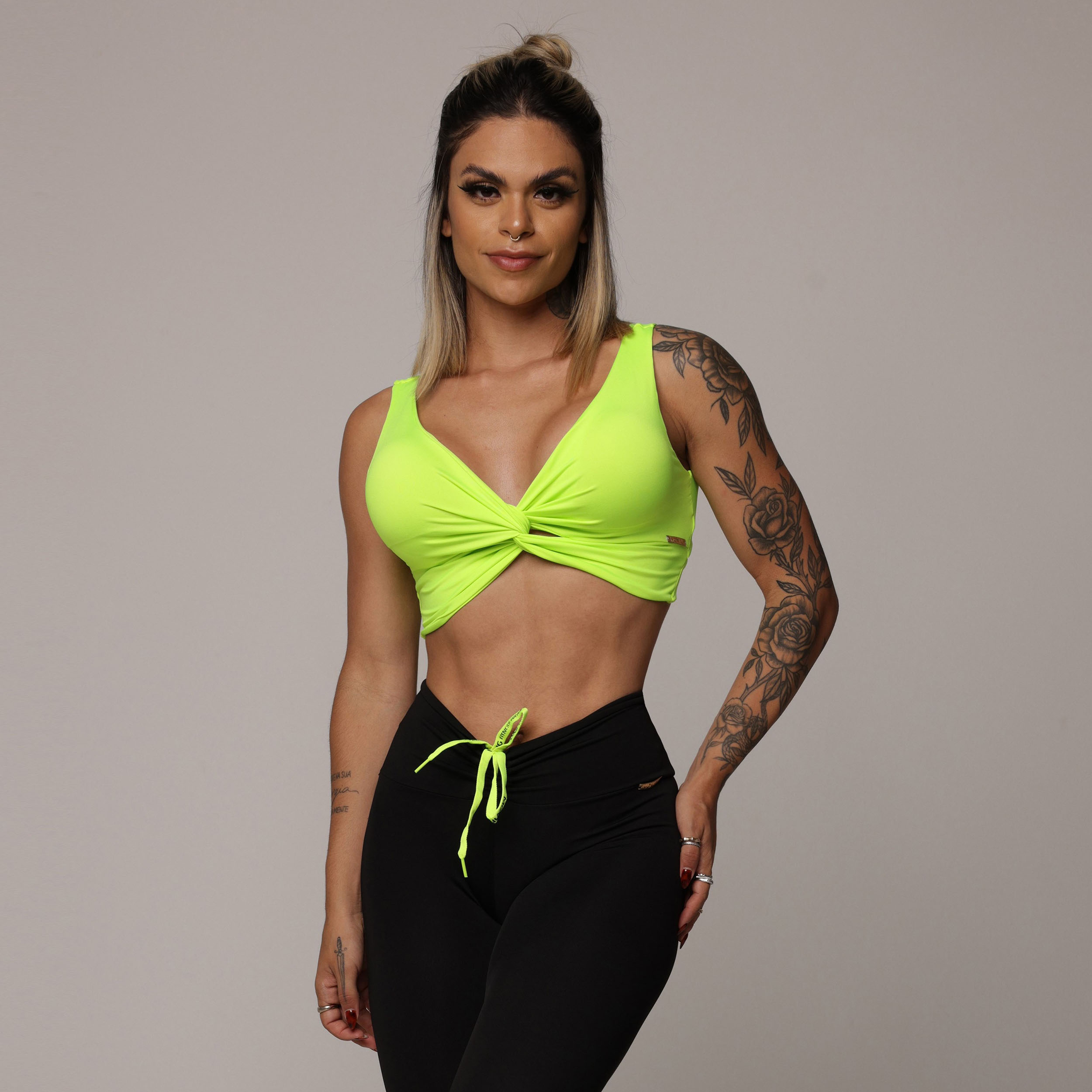 LEGGING EMPINA BUMBUM PRETO INTENSO TOQUE FRESCO COM AMARELO NEON - Imagem 3
