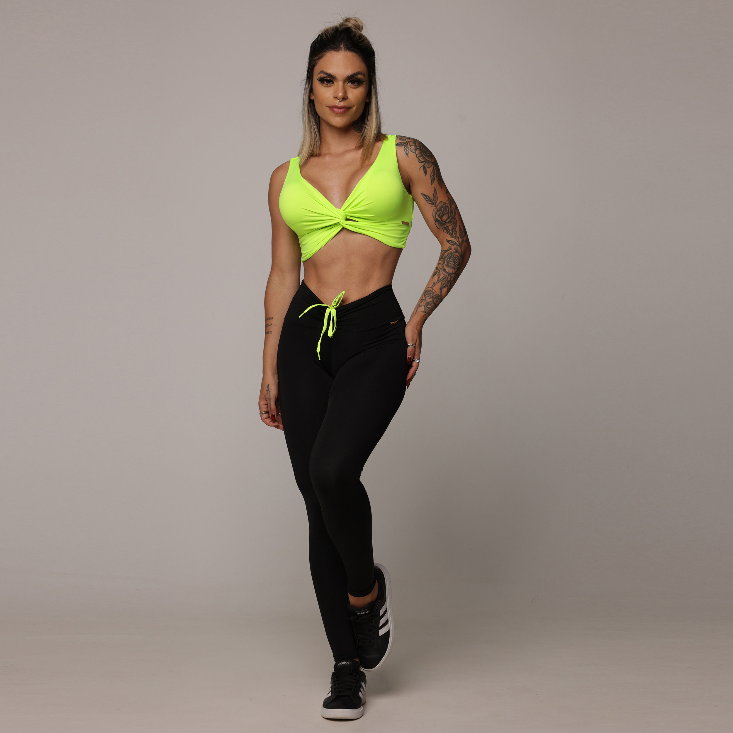 LEGGING EMPINA BUMBUM PRETO INTENSO TOQUE FRESCO COM AMARELO NEON - Imagem 10