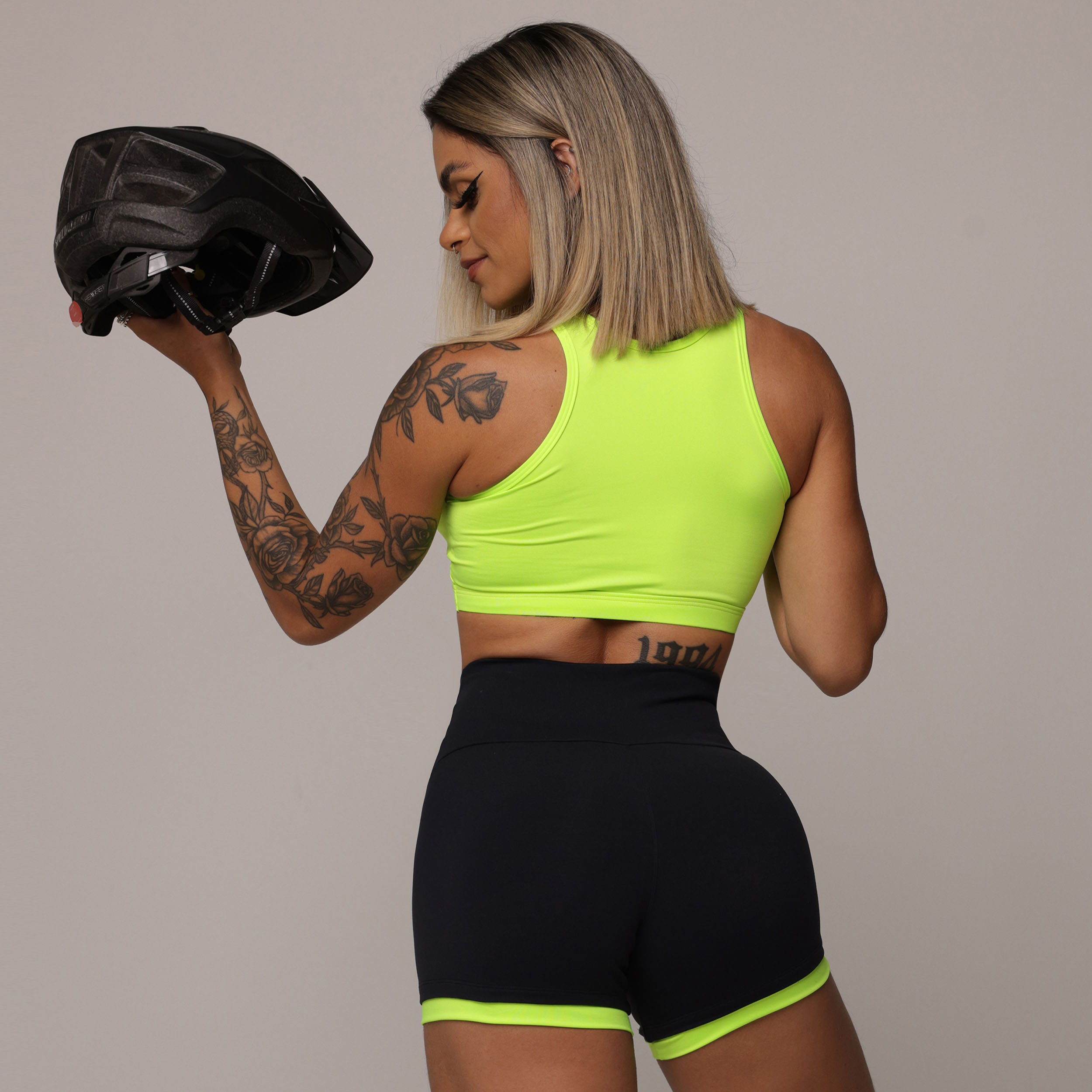 SHORT GYM COMUM PRETO COM AMARELO NEON - Imagem 4