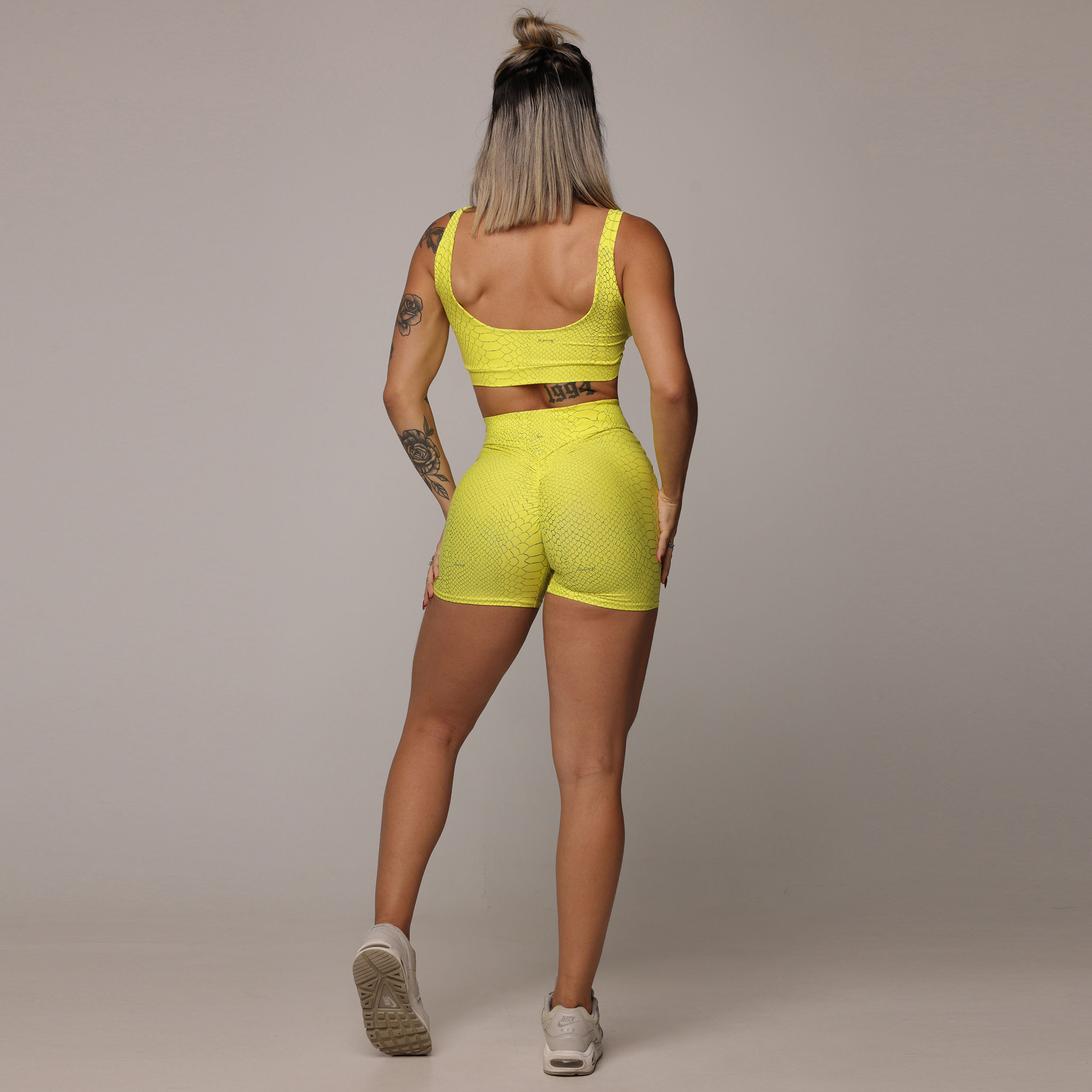 SHORT-SAIA EMPINA BUMBUM PYTHON NEON EXCLUSIVO - Imagem 6