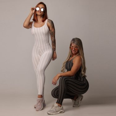 MACACÃO CONFORT COMUM JACQUARD CROCHET CAPPUCCINO