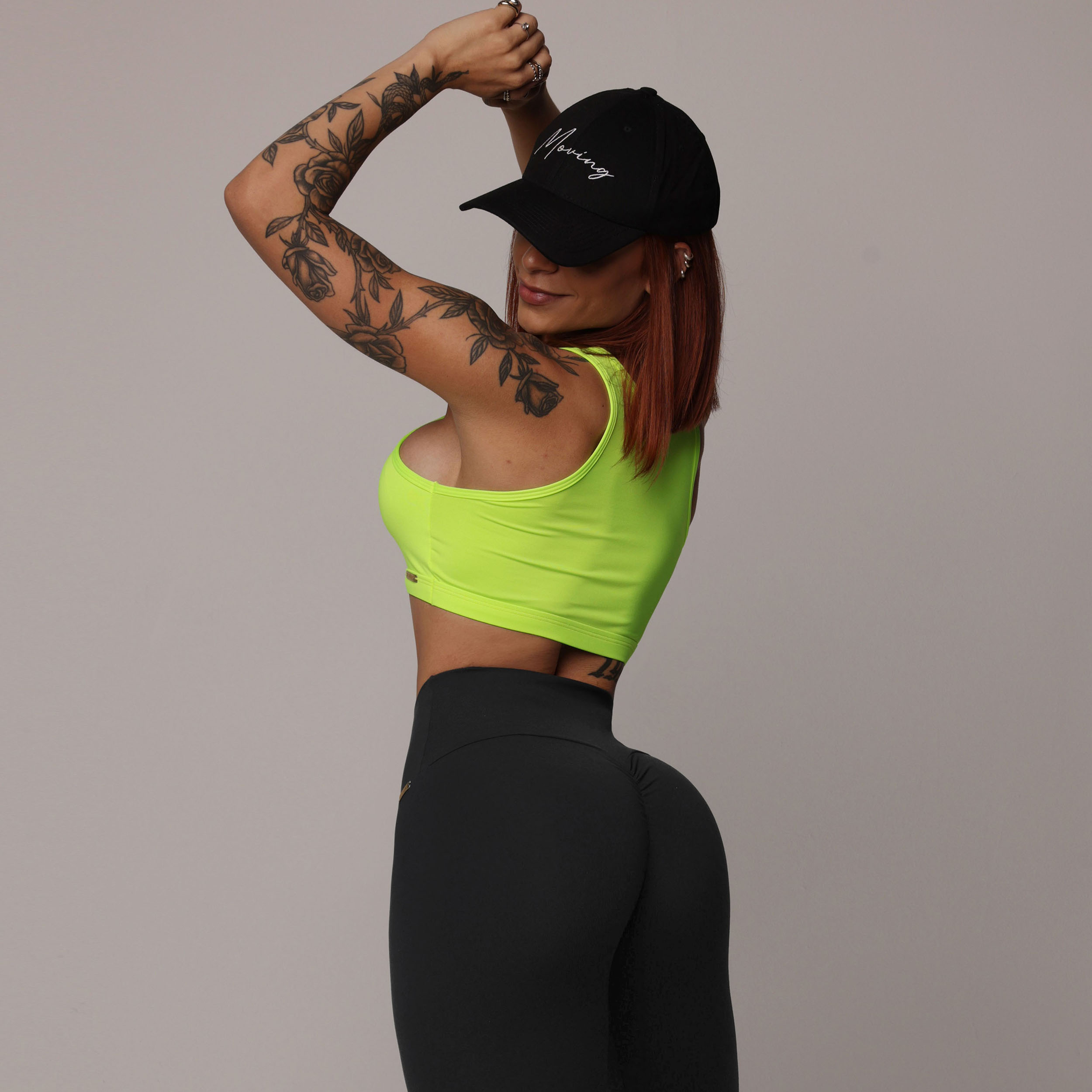 LEGGING EMPINA BUMBUM PRETA COM CADARÇO AMARELO NEON - Imagem 3