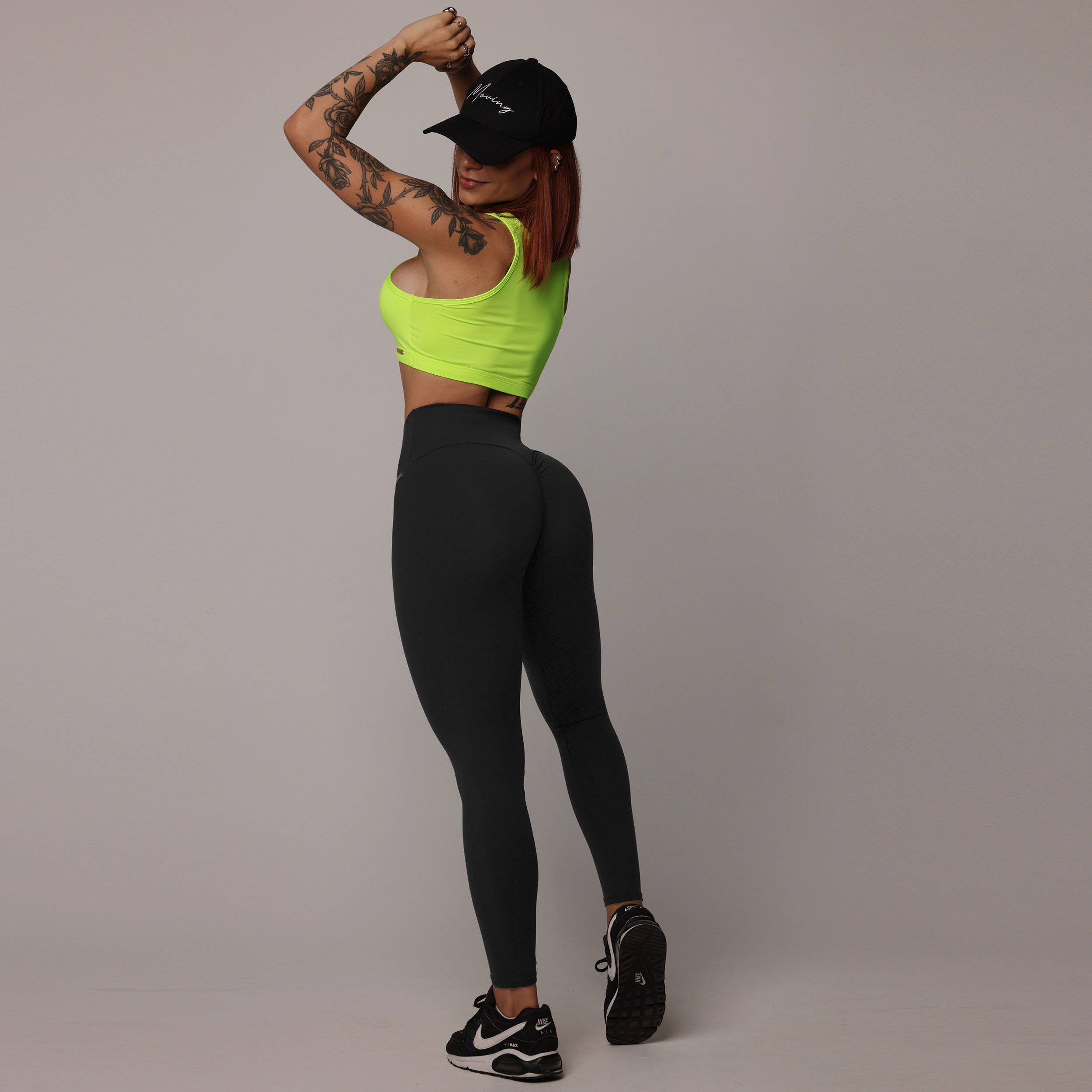 LEGGING EMPINA BUMBUM PRETA COM CADARÇO AMARELO NEON - Imagem 10
