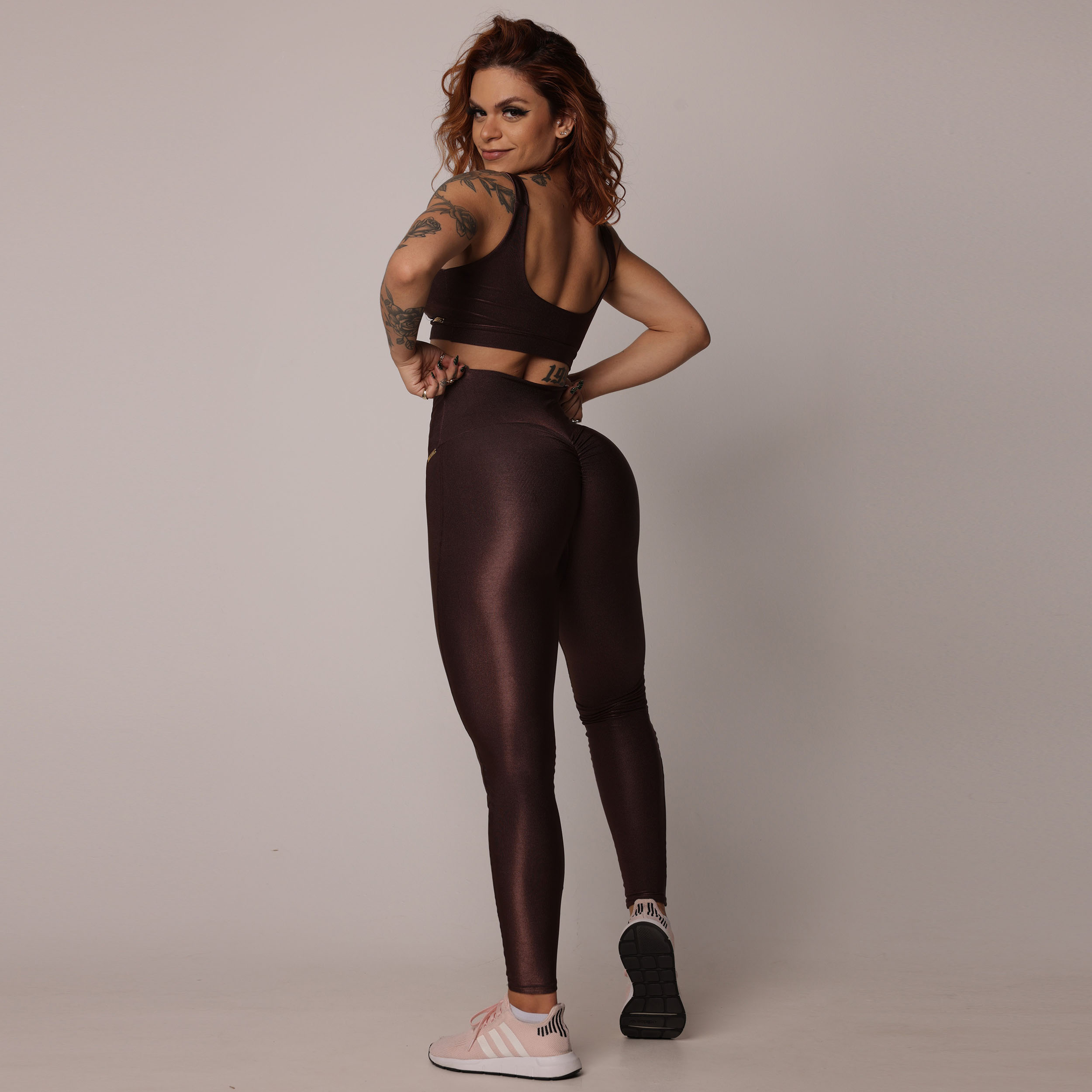 LEGGING CONFORT EMPINA BUMBUM GLOSSY BROWNIE - Imagem 8