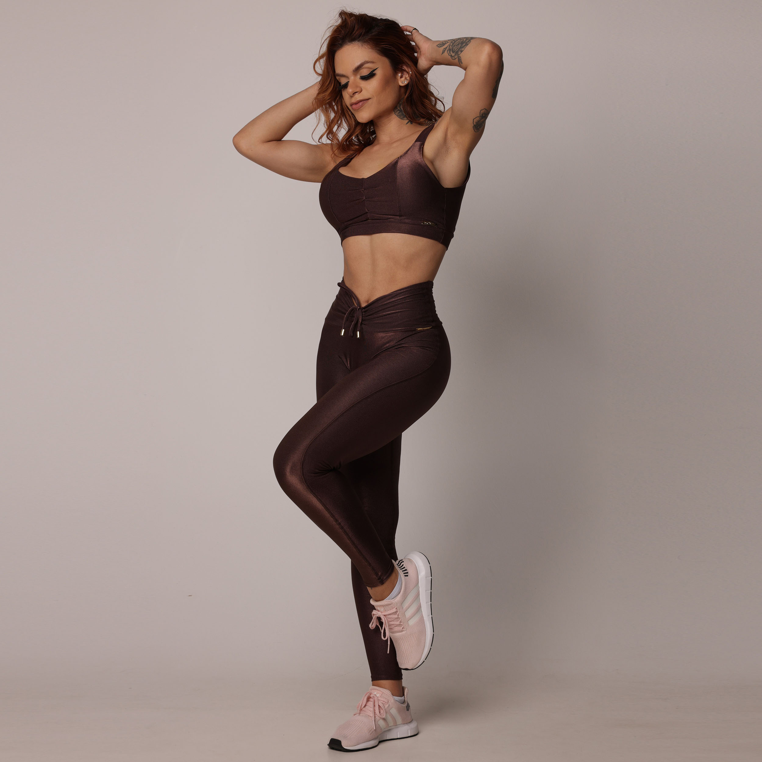 LEGGING CONFORT EMPINA BUMBUM GLOSSY BROWNIE - Imagem 11