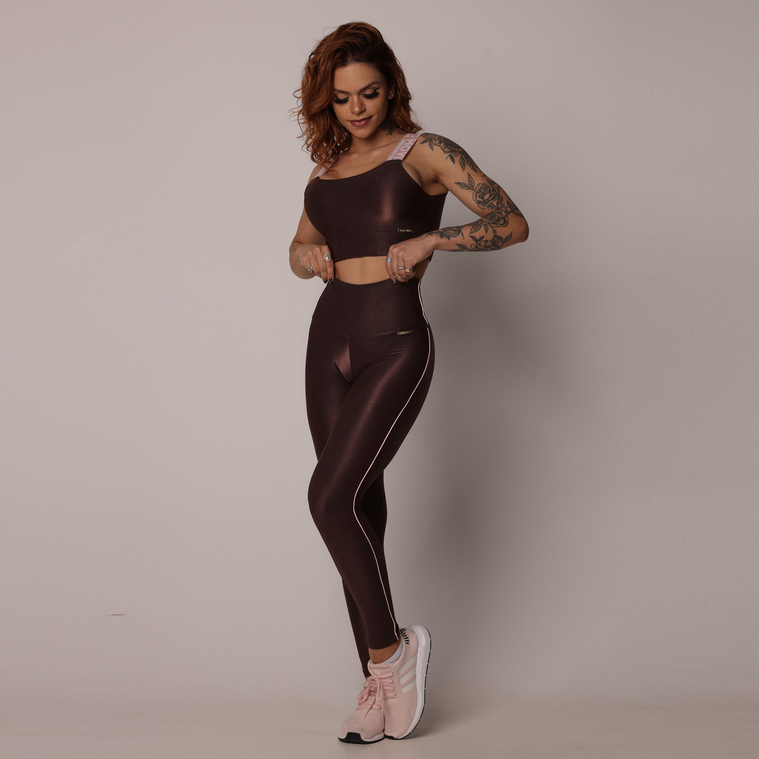 TOP FAIXA COM ELÁSTICO GLOSSY BROWNIE - Imagem 5