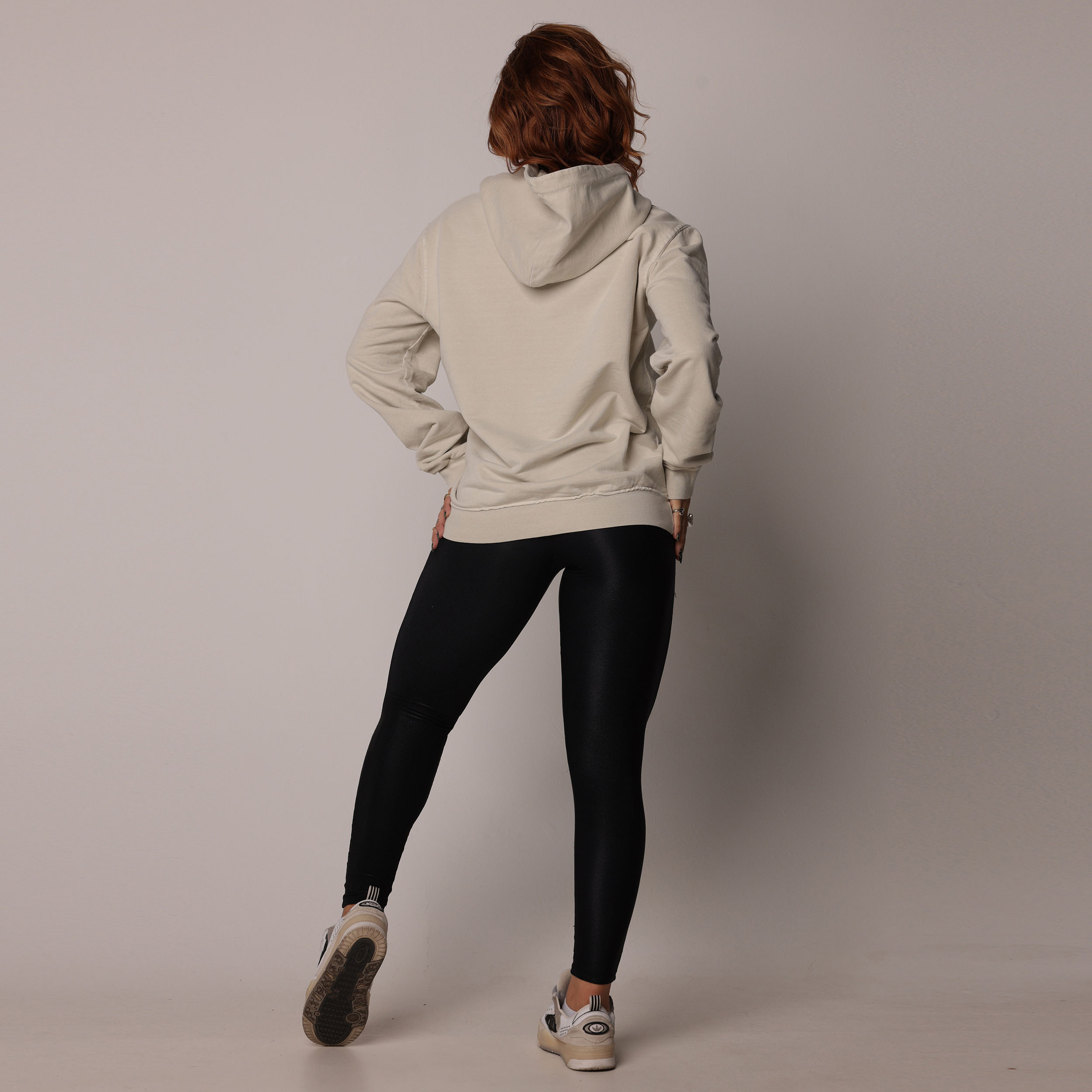 CASACO MOLETOM ESTONADO OFF-WHITE BOLSO CAPUZ - Imagem 5