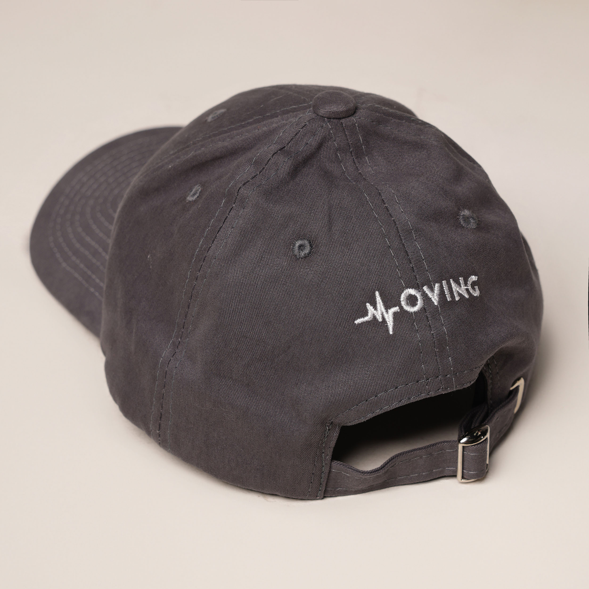 BONÉ MOVING LOGO CINZA CHUMBO - Imagem 5