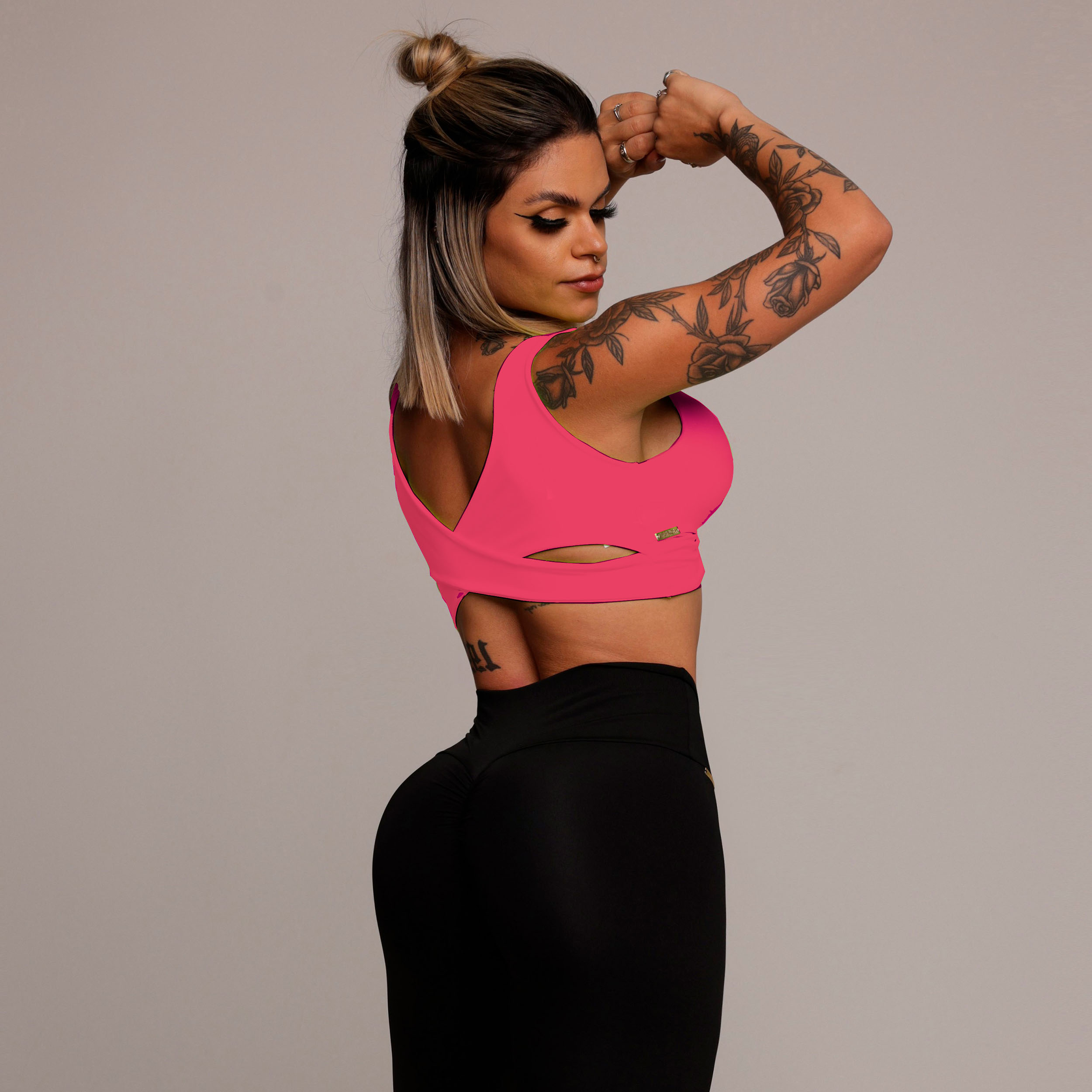 LEGGING EMPINA BUMBUM PRETO INTENSO TOQUE FRESCO COM ROSA NEON - Imagem 5