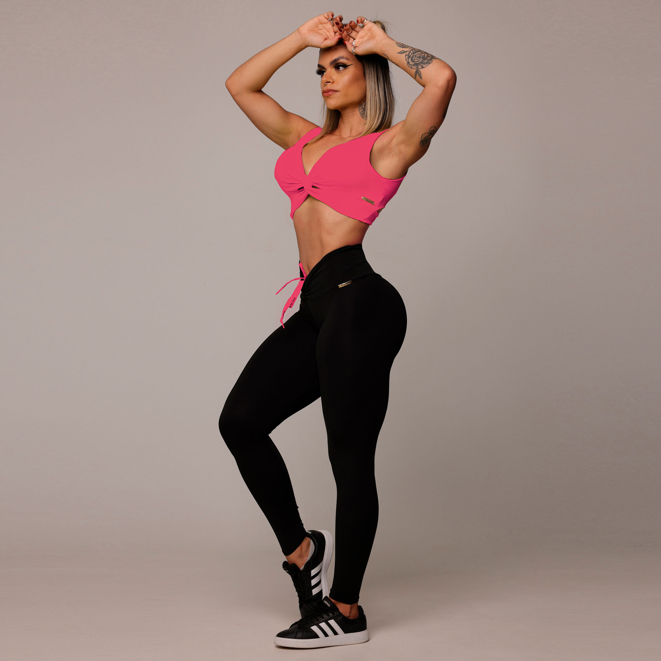 LEGGING EMPINA BUMBUM PRETO INTENSO TOQUE FRESCO COM ROSA NEON - Imagem 6