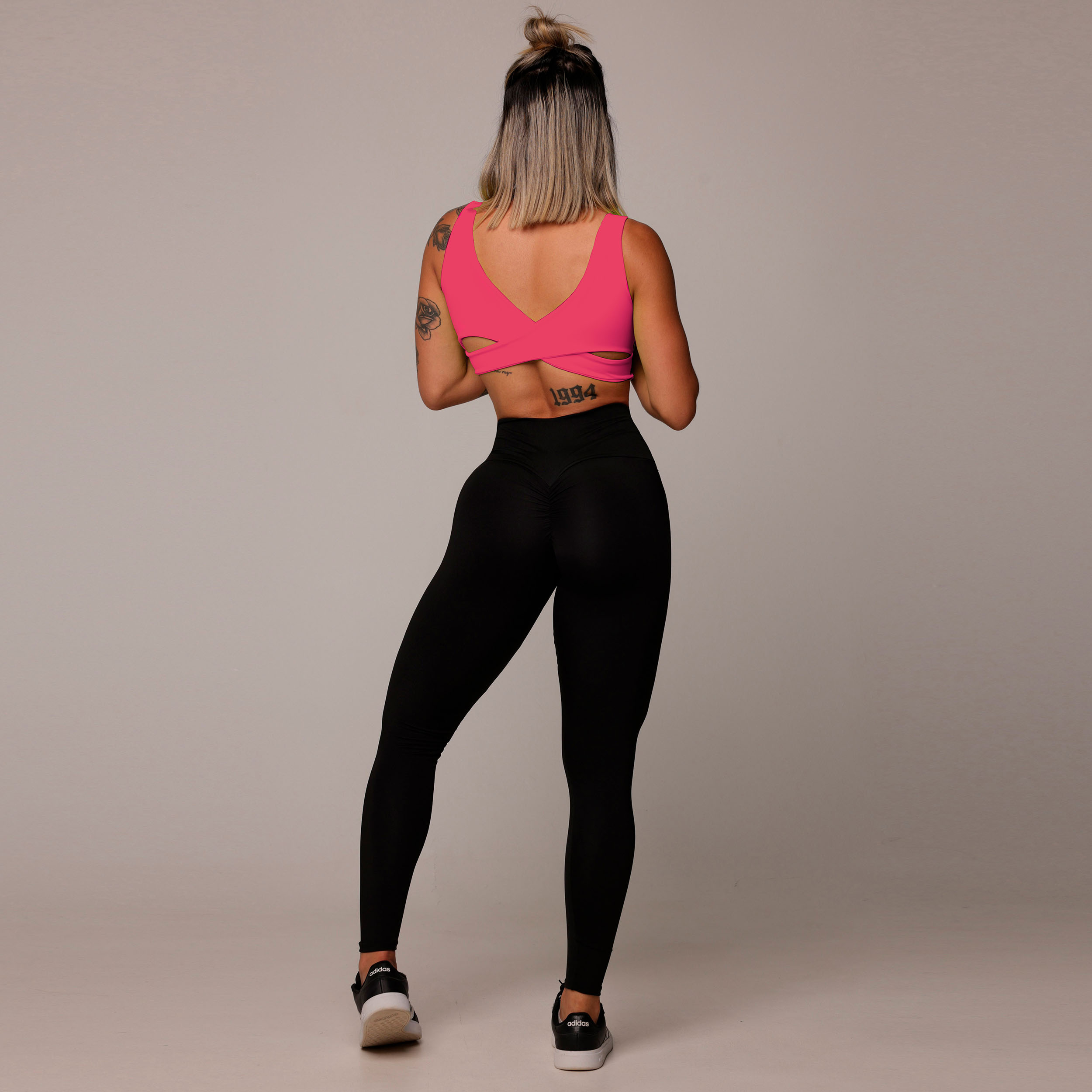 LEGGING EMPINA BUMBUM PRETO INTENSO TOQUE FRESCO COM ROSA NEON - Imagem 7