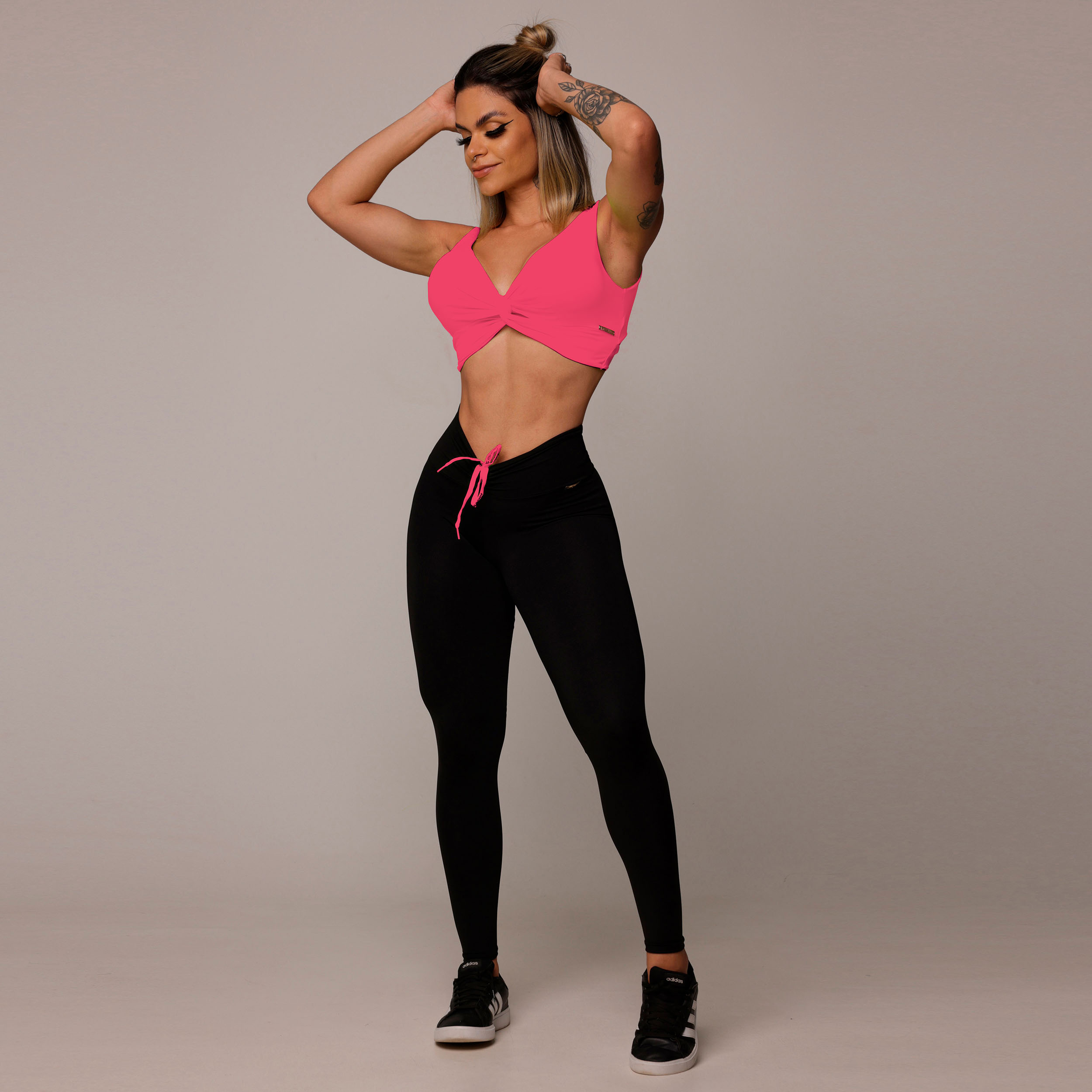 LEGGING EMPINA BUMBUM PRETO INTENSO TOQUE FRESCO COM ROSA NEON - Imagem 8