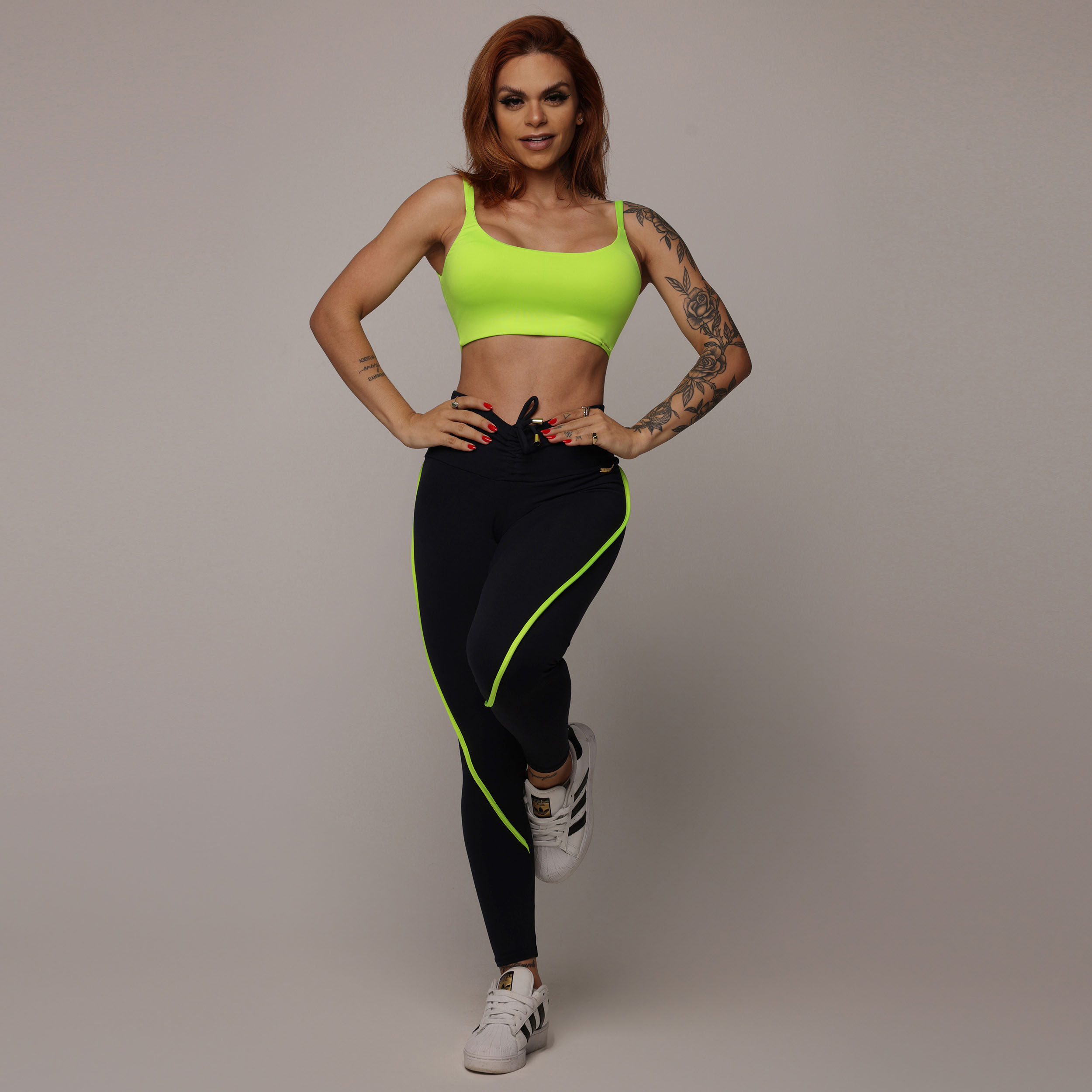 LEGGING RECORTE EMPINA BUMBUM PRETA COM AMARELO NEON - Imagem 6