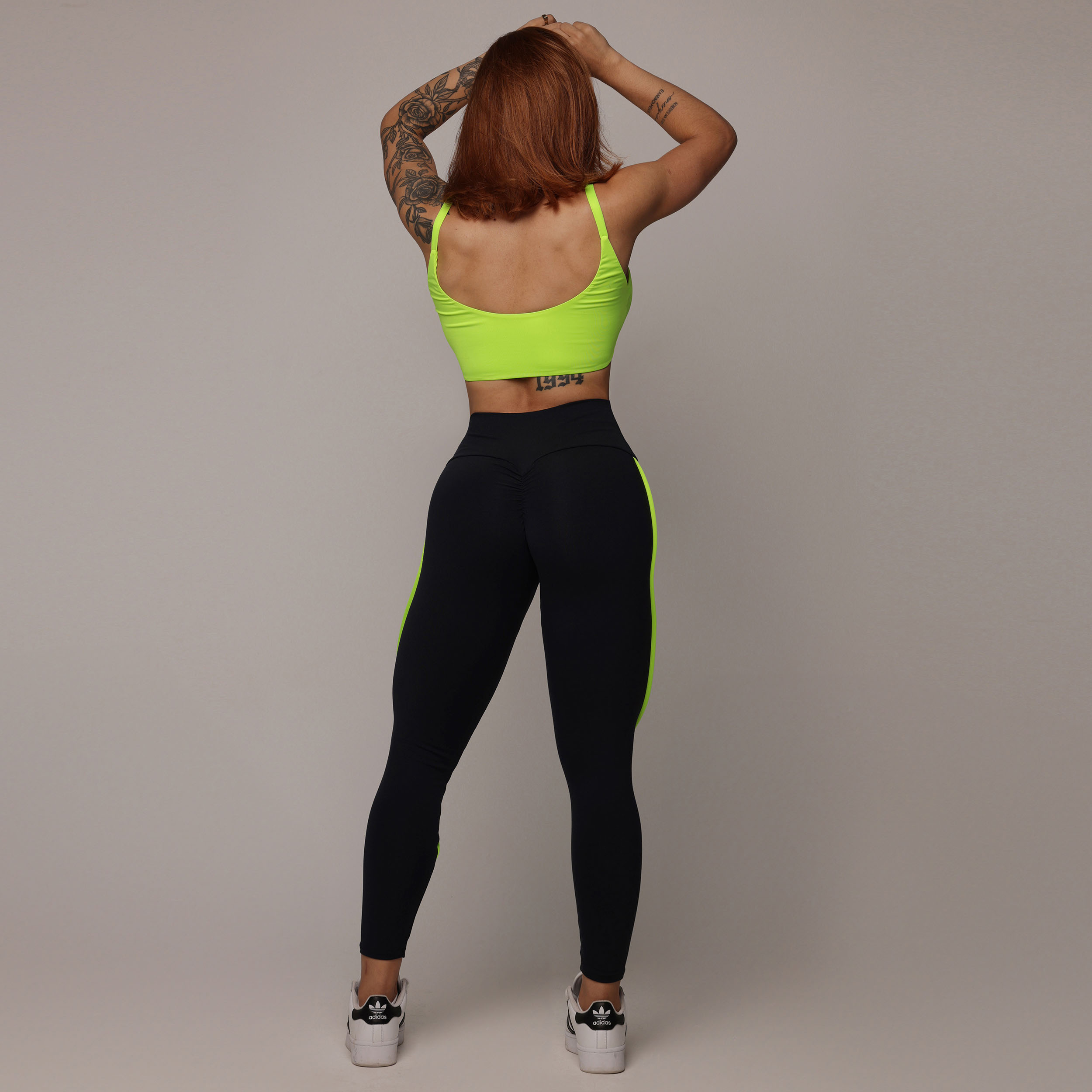 LEGGING RECORTE EMPINA BUMBUM PRETA COM AMARELO NEON - Imagem 7