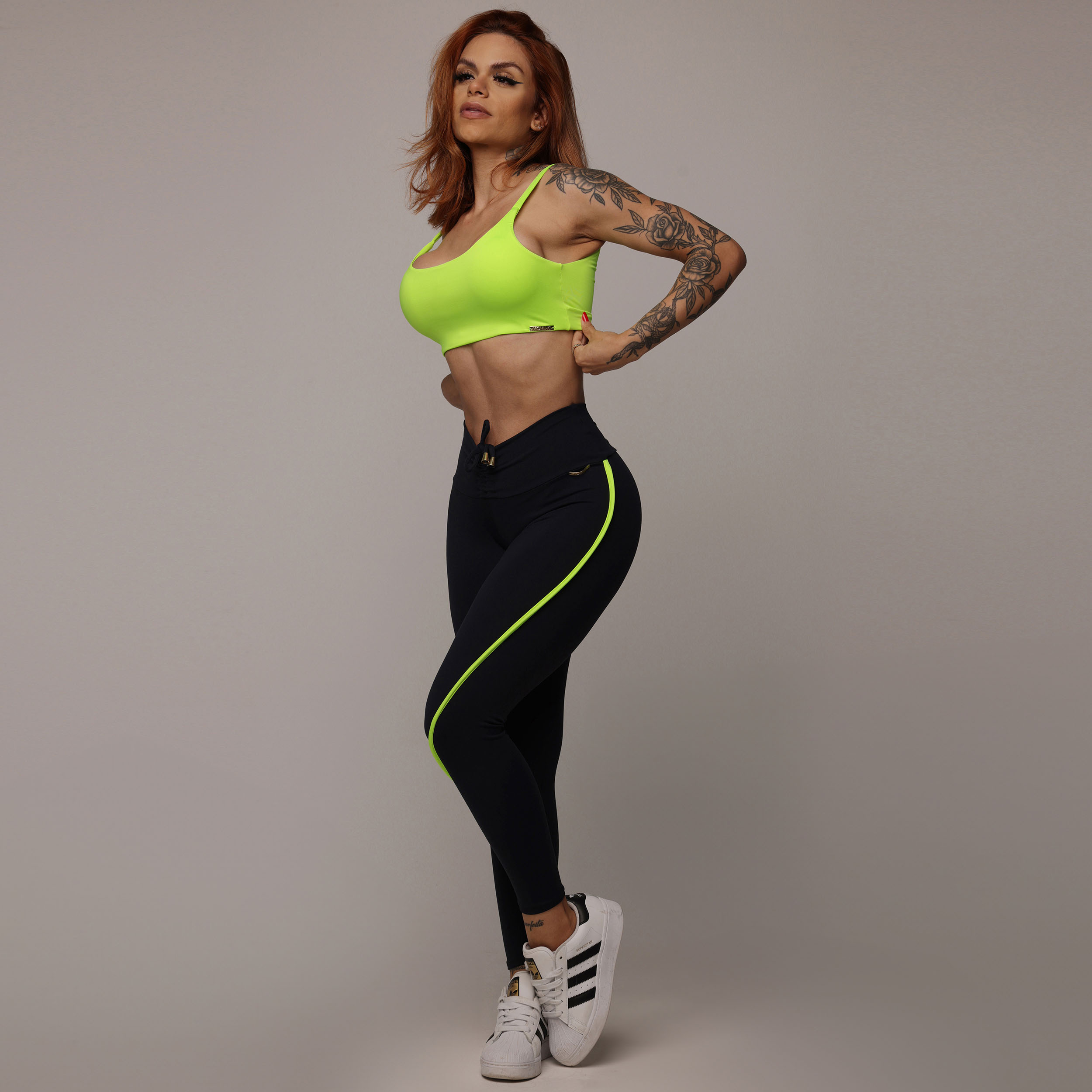 LEGGING RECORTE EMPINA BUMBUM PRETA COM AMARELO NEON - Imagem 8
