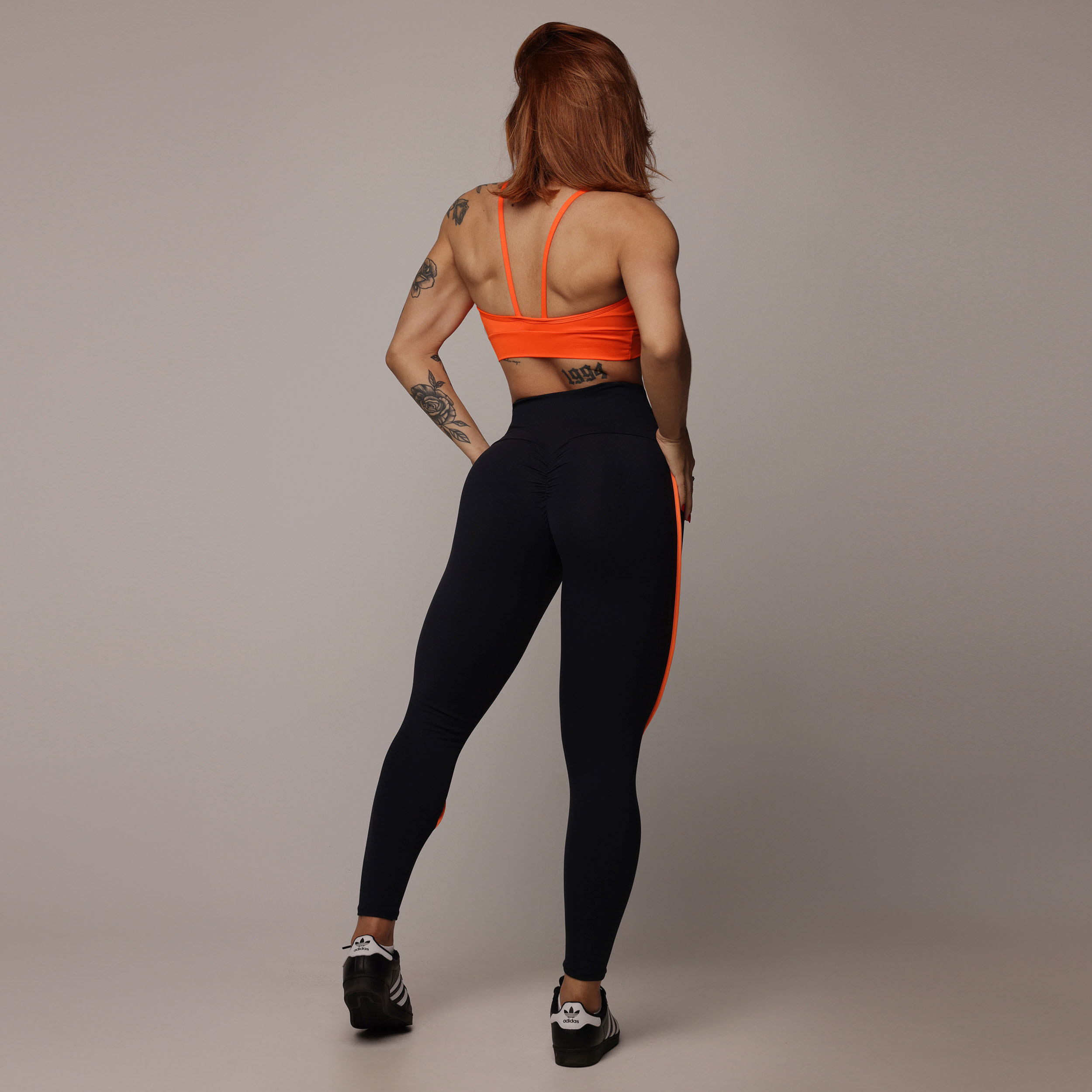 LEGGING RECORTE EMPINA BUMBUM PRETA COM LARANJA NEON - Imagem 6