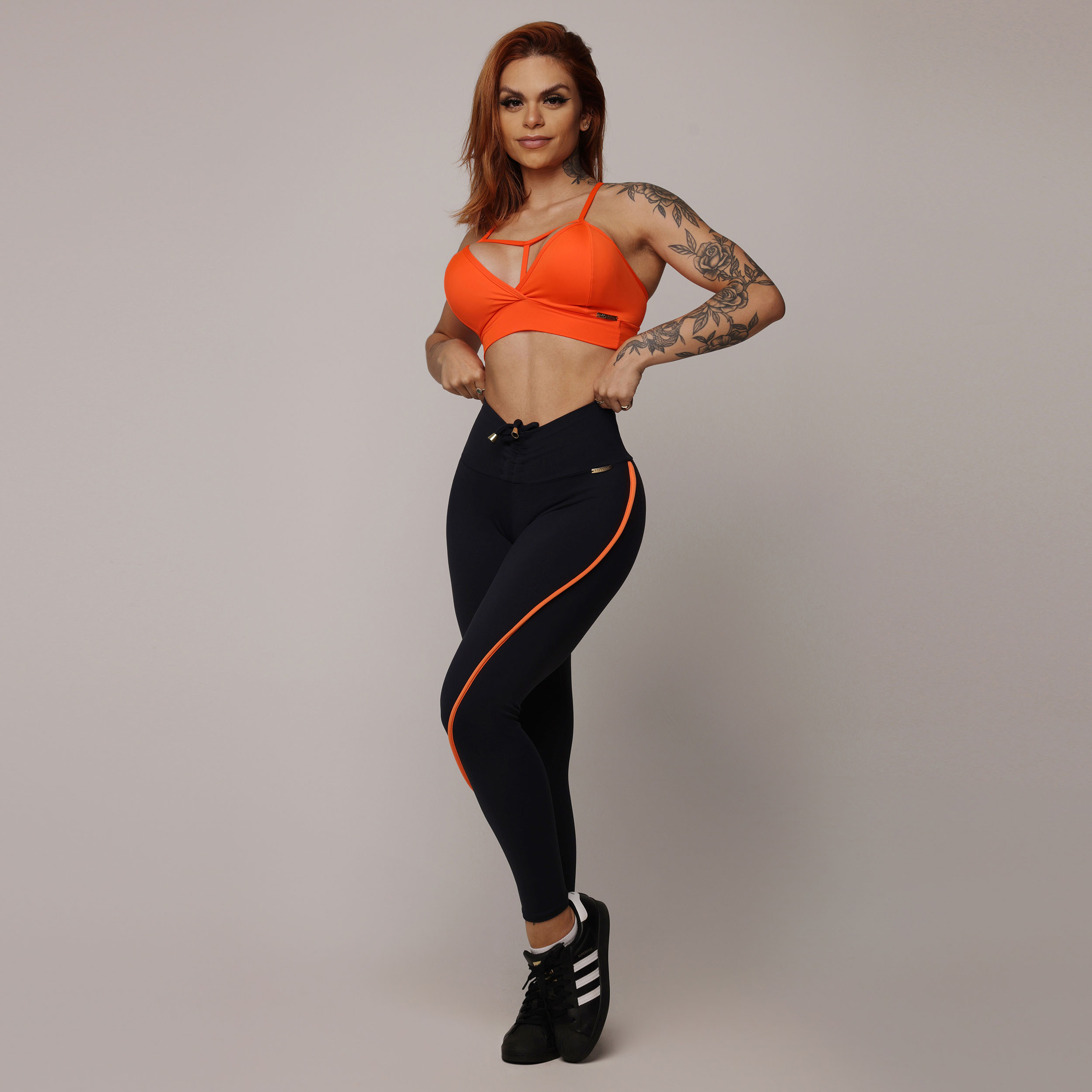 LEGGING RECORTE EMPINA BUMBUM PRETA COM LARANJA NEON - Imagem 7