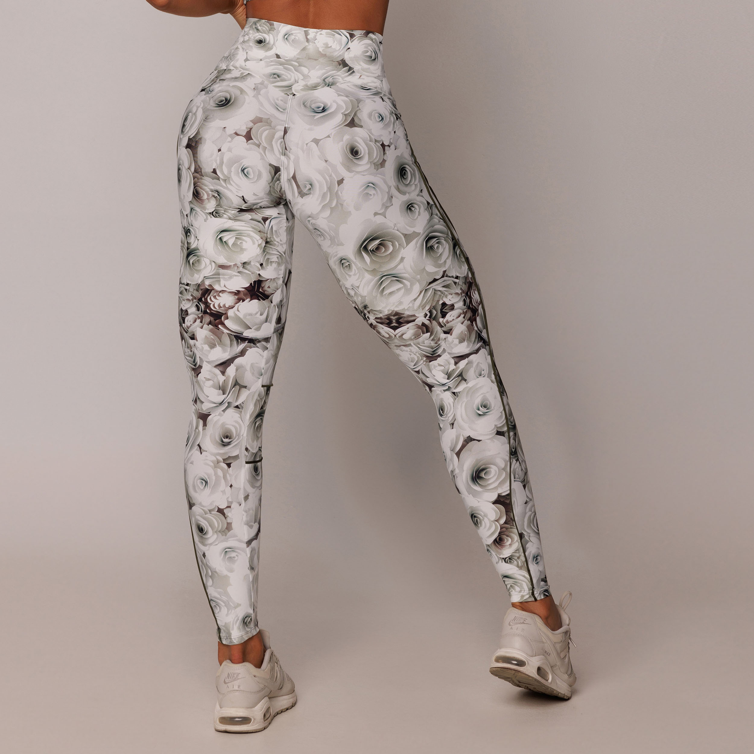 LEGGING SENSATION COMUM WHITE ROSES EXCLUSIVA - Imagem 3