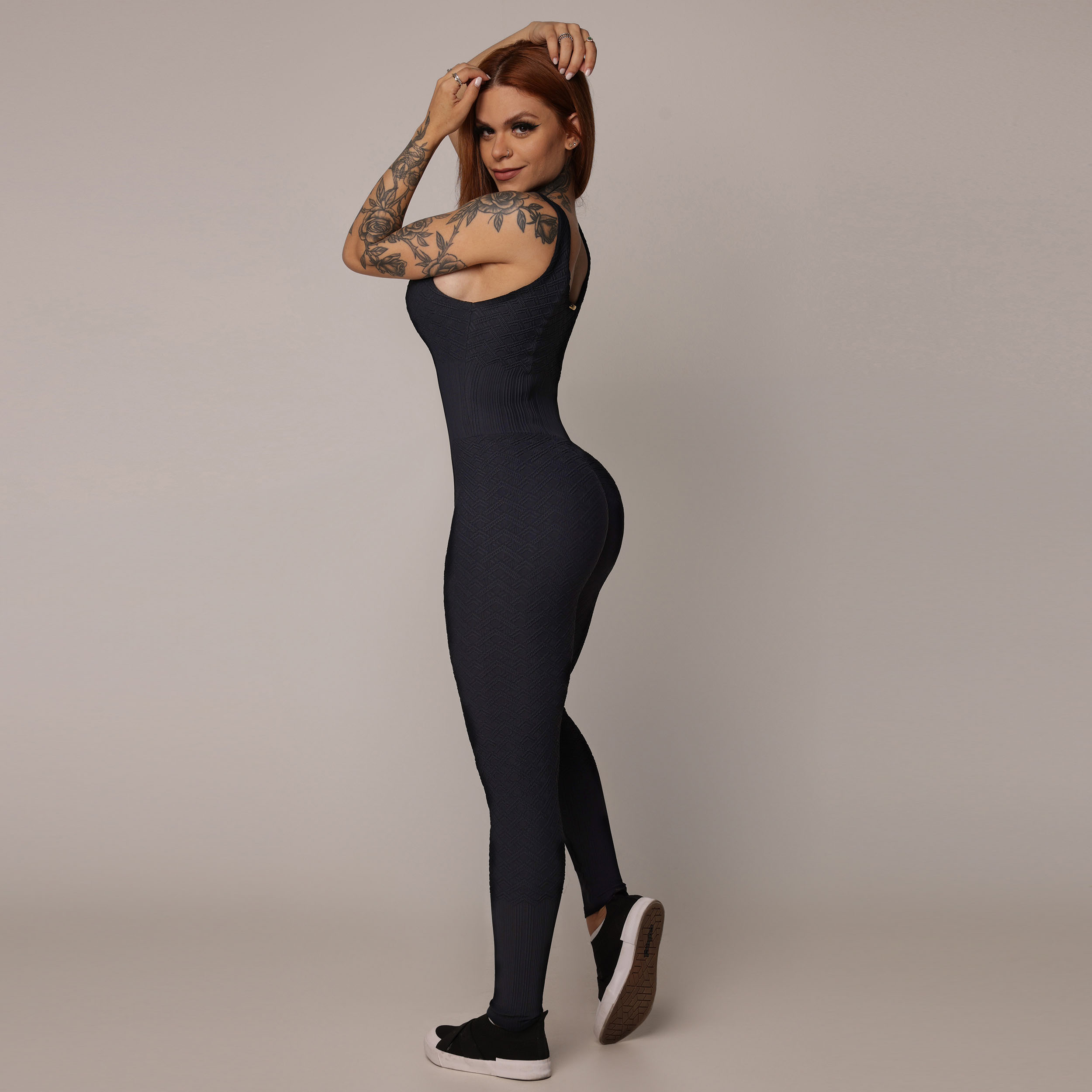 MACACÃO CONFORT EMPINA BUMBUM JACQUARD LUXOR PRETO - Imagem 4