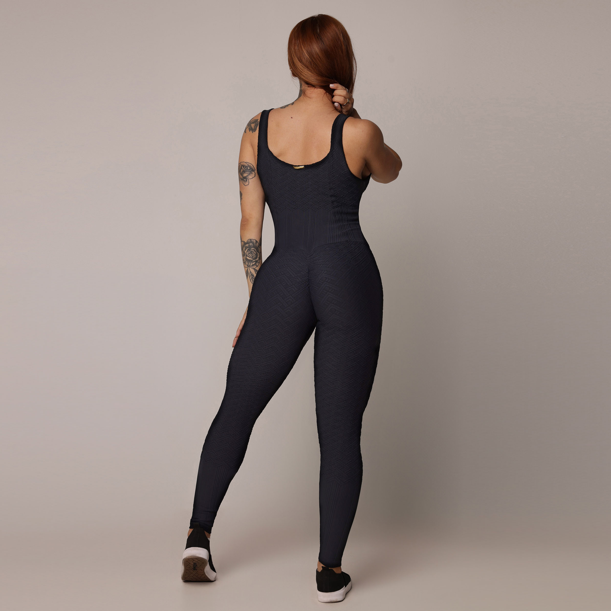 MACACÃO CONFORT EMPINA BUMBUM JACQUARD LUXOR PRETO - Imagem 5