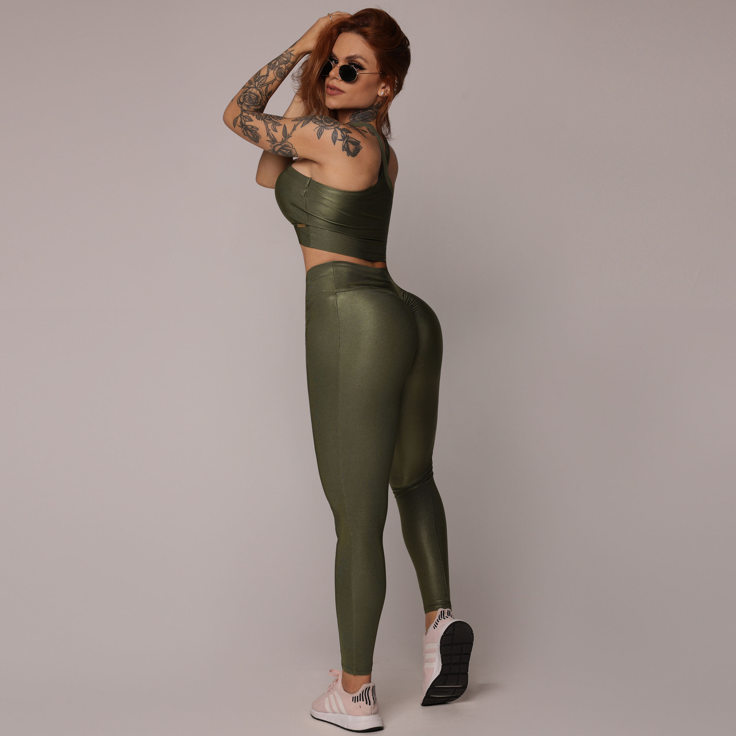 LEGGING VIENA EMPINA BUMBUM GLOSSY VERDE MILITAR - Imagem 11