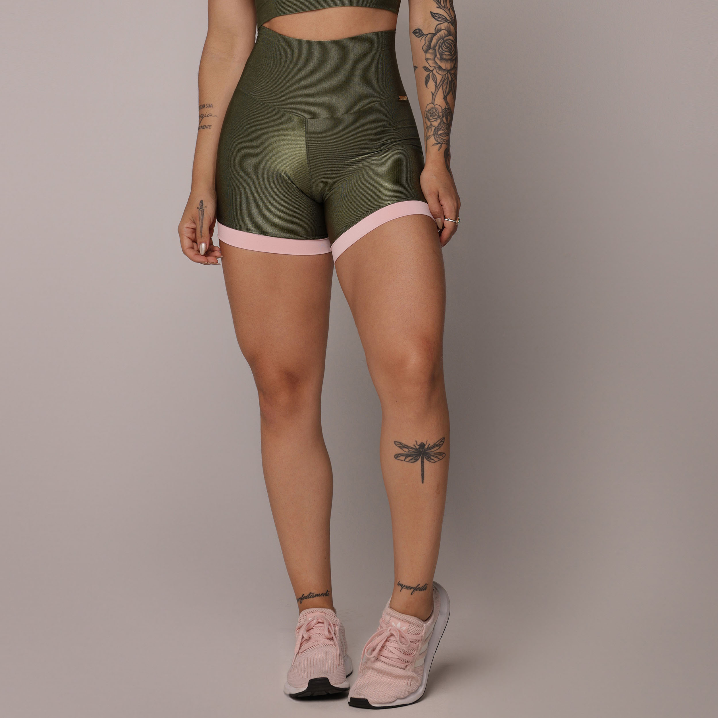 SHORT GYM GLOSSY VERDE MILITAR - Imagem 3