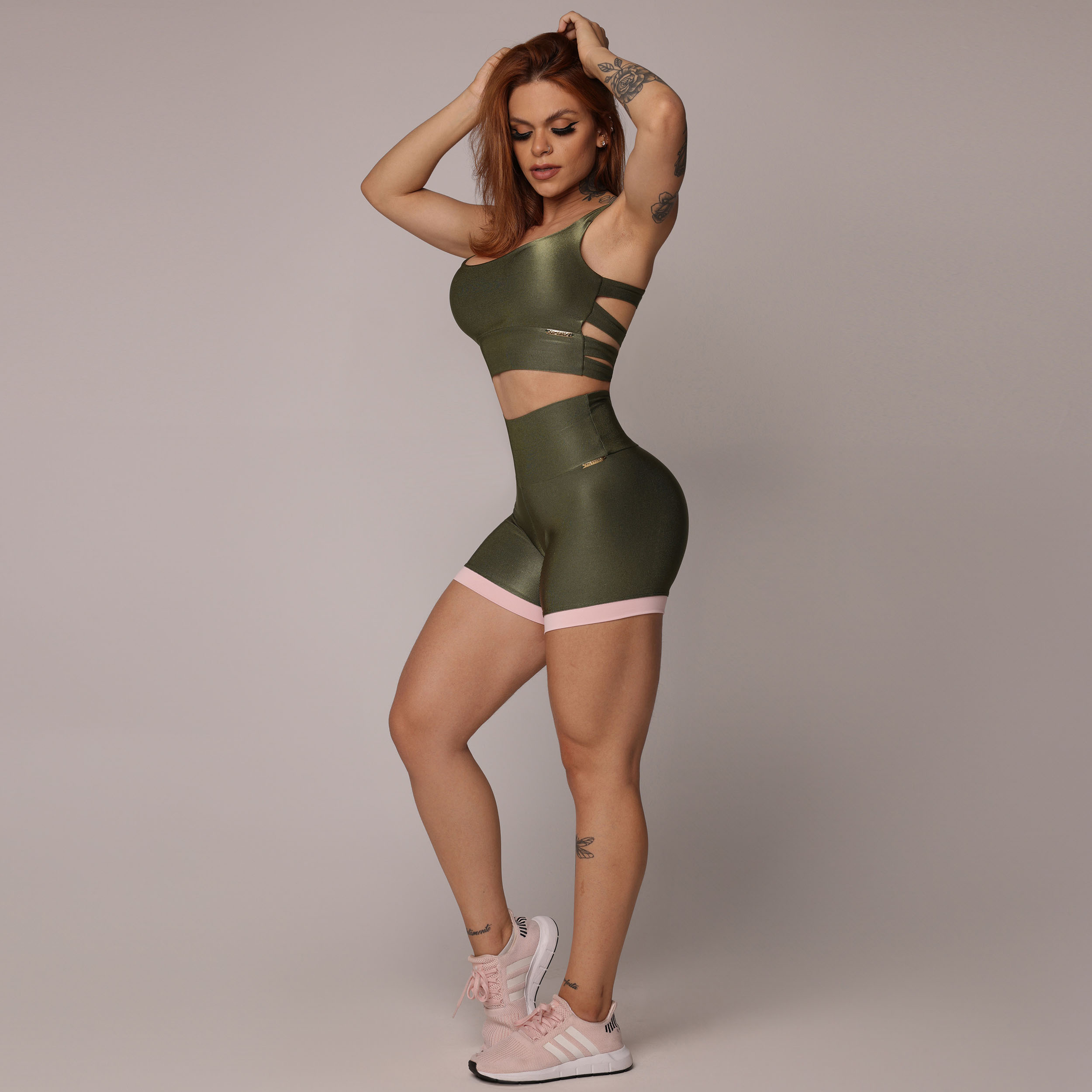 SHORT GYM GLOSSY VERDE MILITAR - Imagem 7